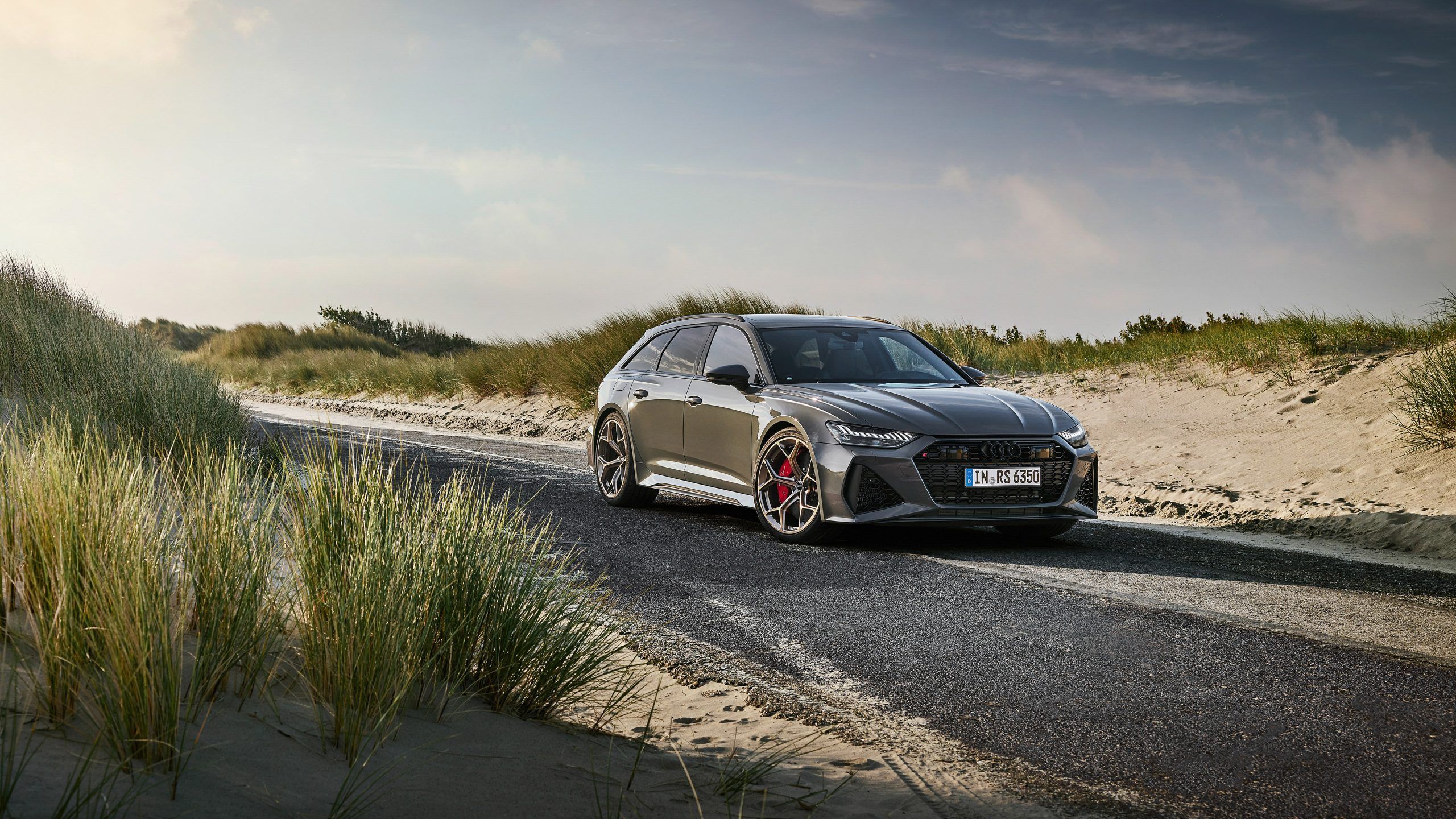2560x1440 Audi RS6 Avant Performance Wallpaper