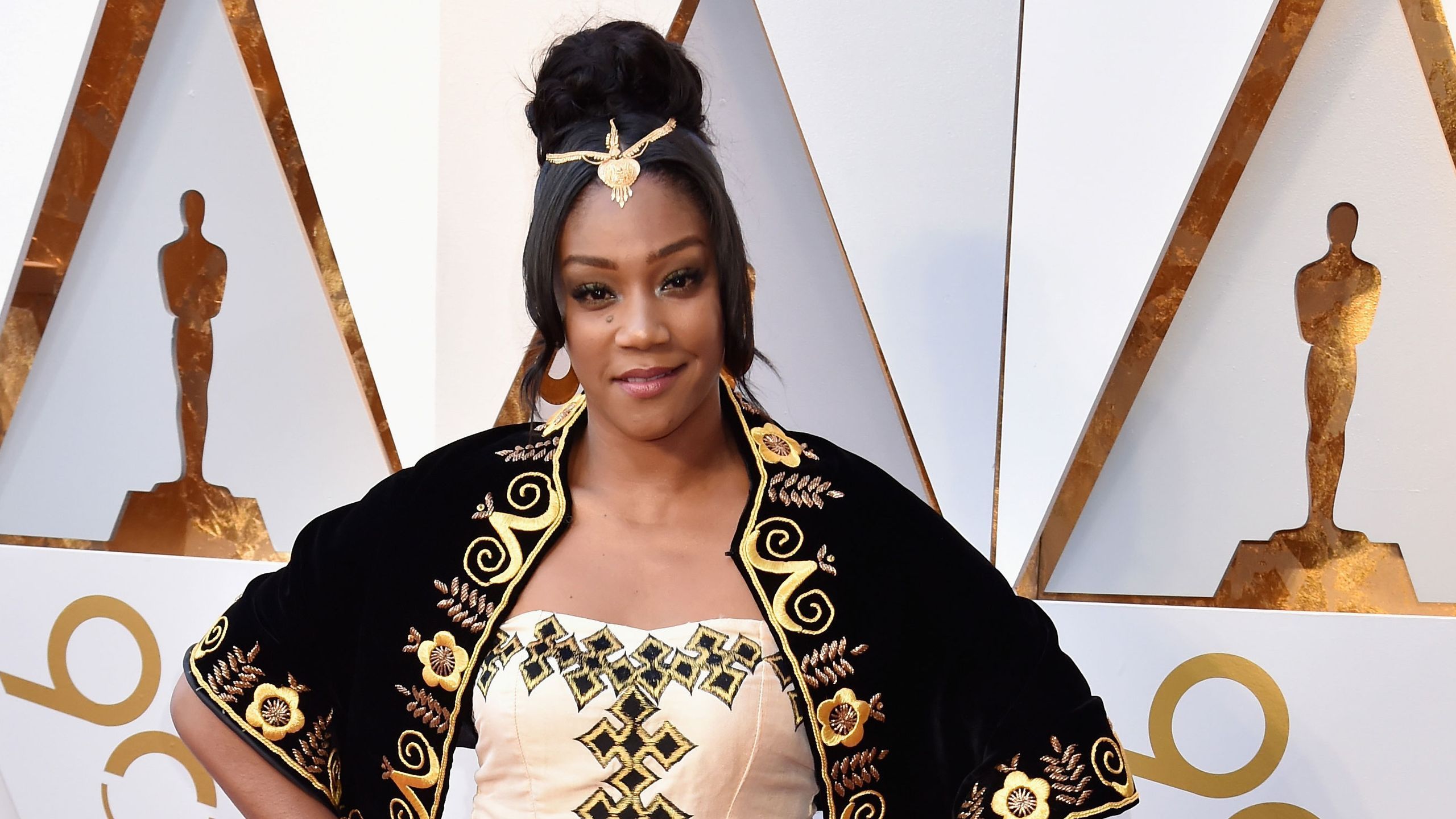 2560x1440 Tiffany Haddish's Oscars Outfit Is a Tribute to Her Late Father