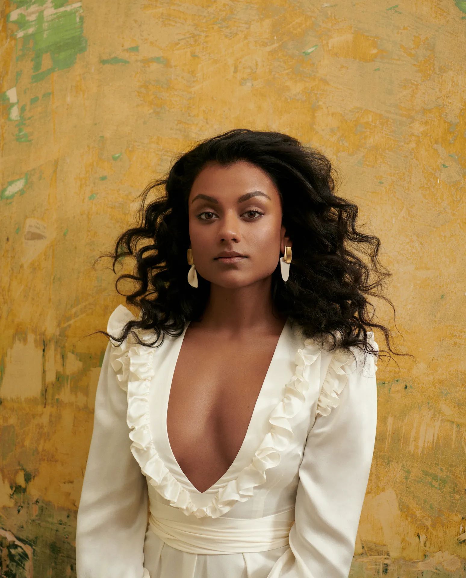 1548x1920 Simone Ashley Wallpaper