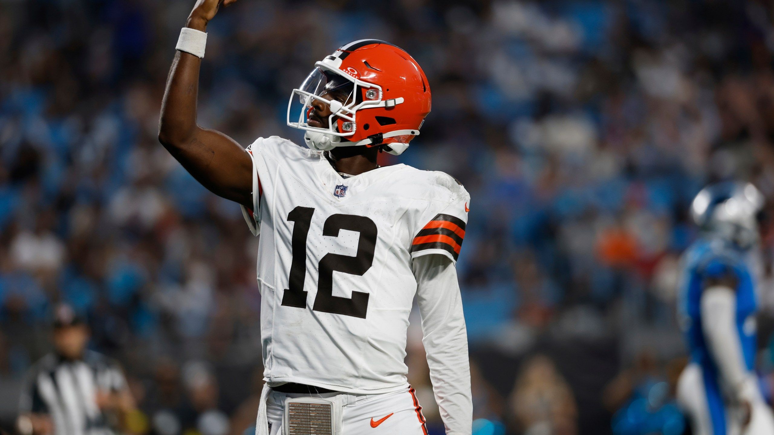 2560x1440 Browns rookie Shedeur Sanders throws 2 TD passes in first half of NFL preseason debut vs Panthers