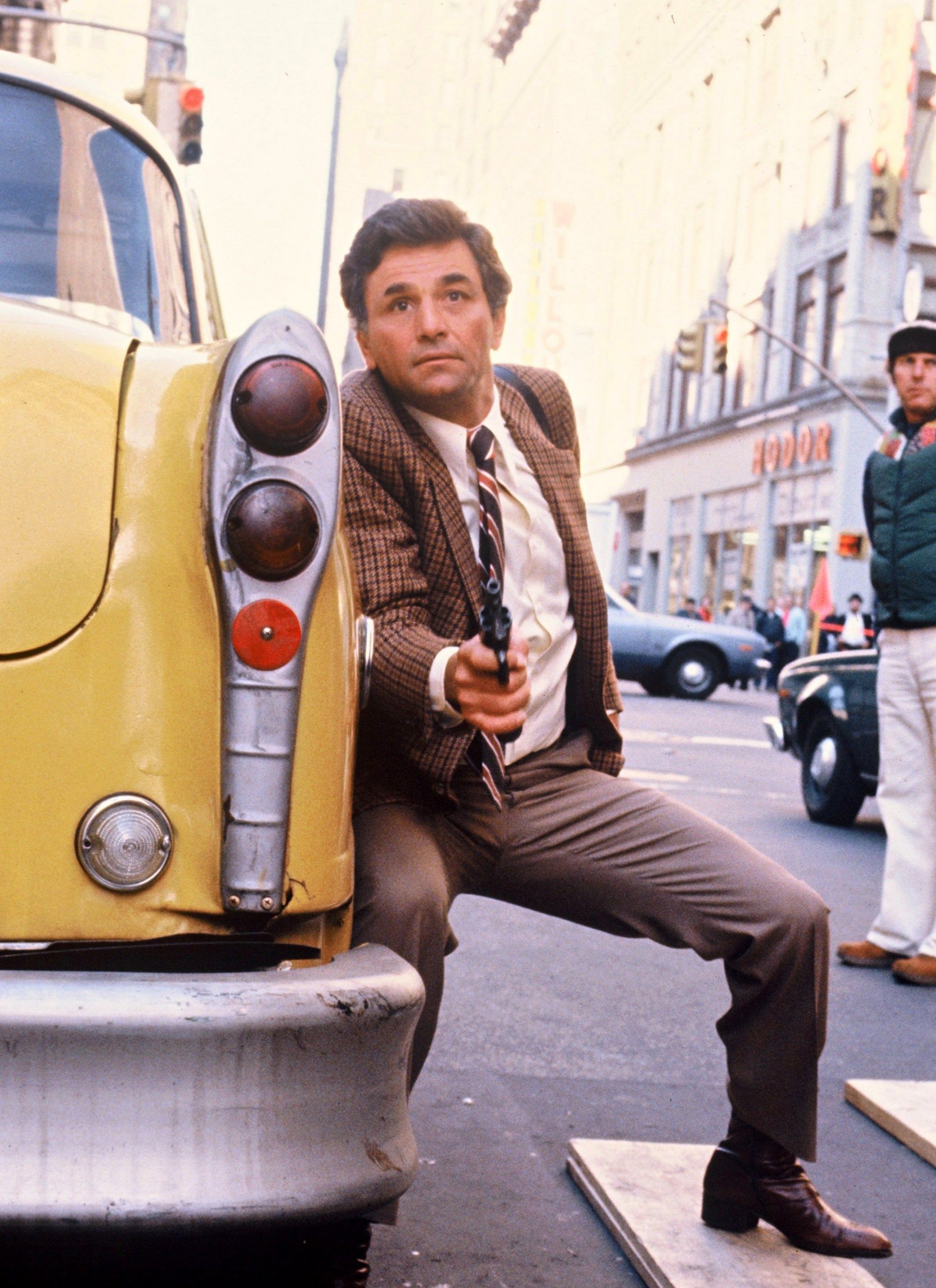 2000x2750 Columbo (Movie) Wallpaper