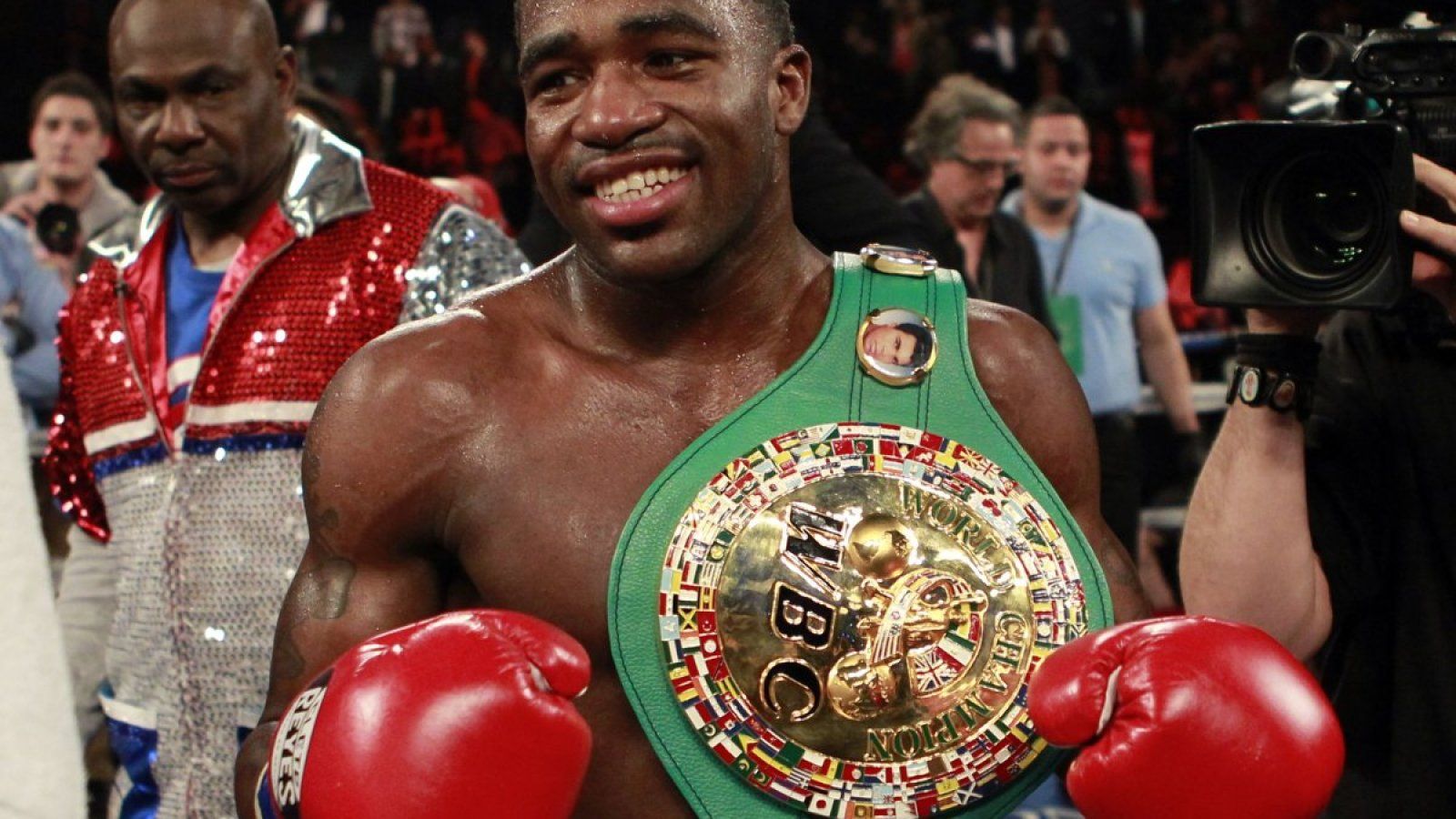 1600x900 Boxer Adrien Broner hints at suicide in disturbing social media posts, but fiancee says he's 'okay'