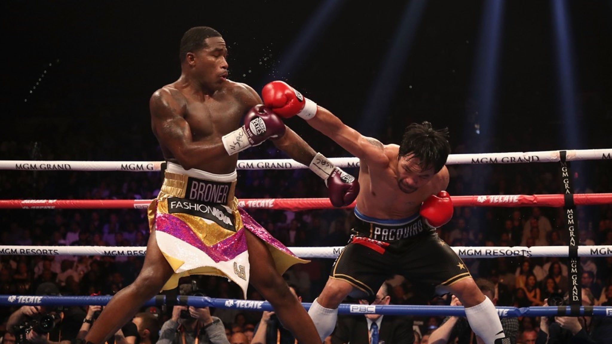 2048x1152 Manny Pacquiao vs. Adrien Broner - Fight Photo