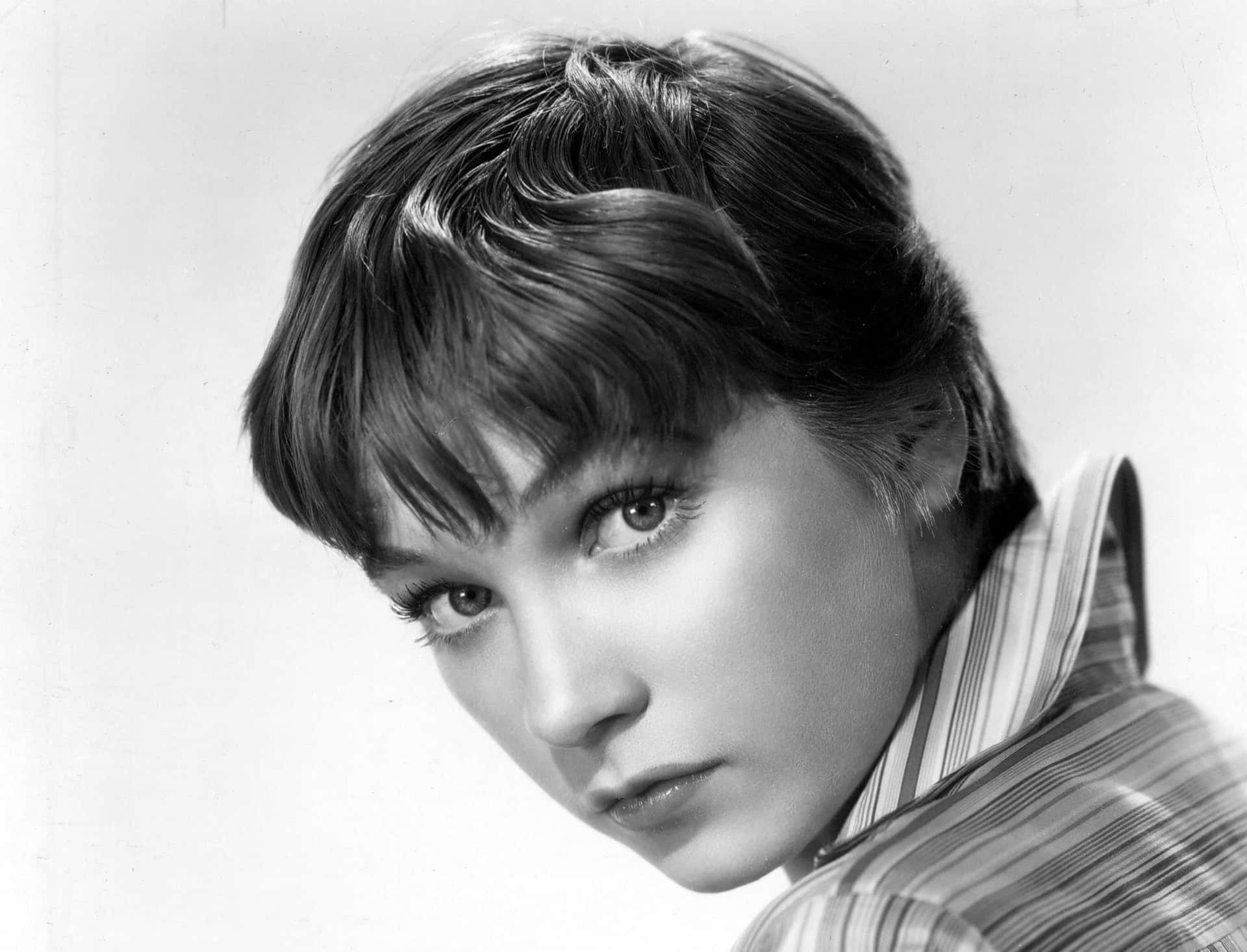 1920x1465 Download Young Photo Shirley MacLaine Wallpaper