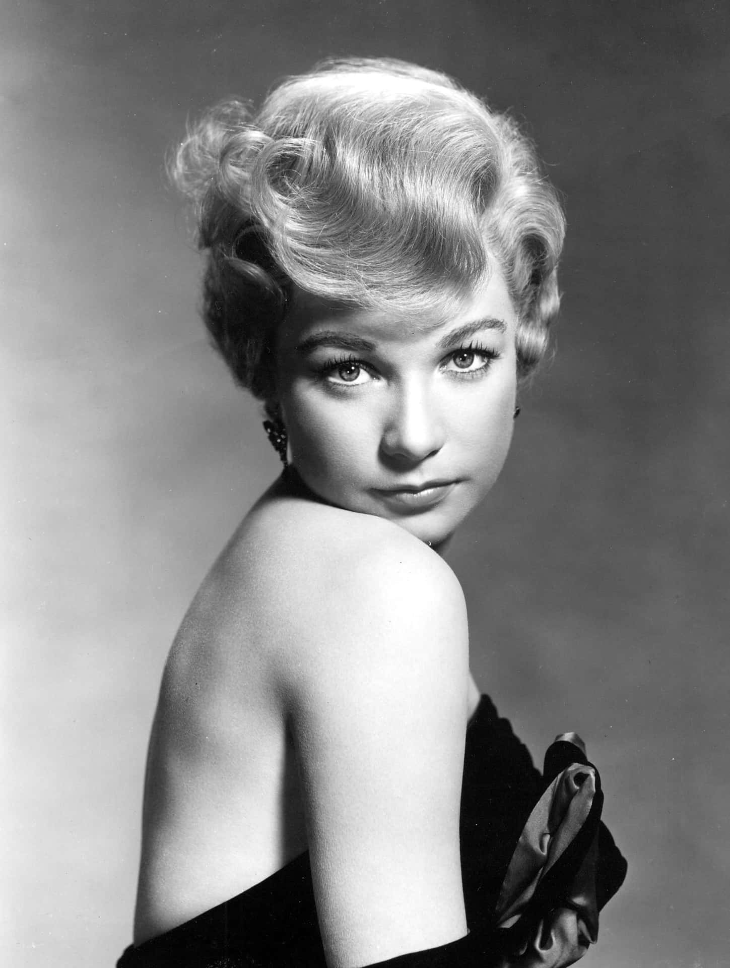 1449x1920 Download Shirley MacLaine Young Black And White Photo Wallpaper