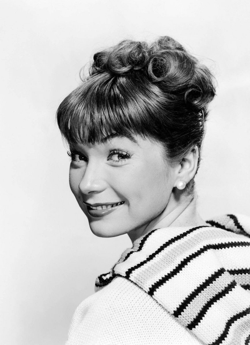 868x1200 Shirley MacLaine Wallpaper