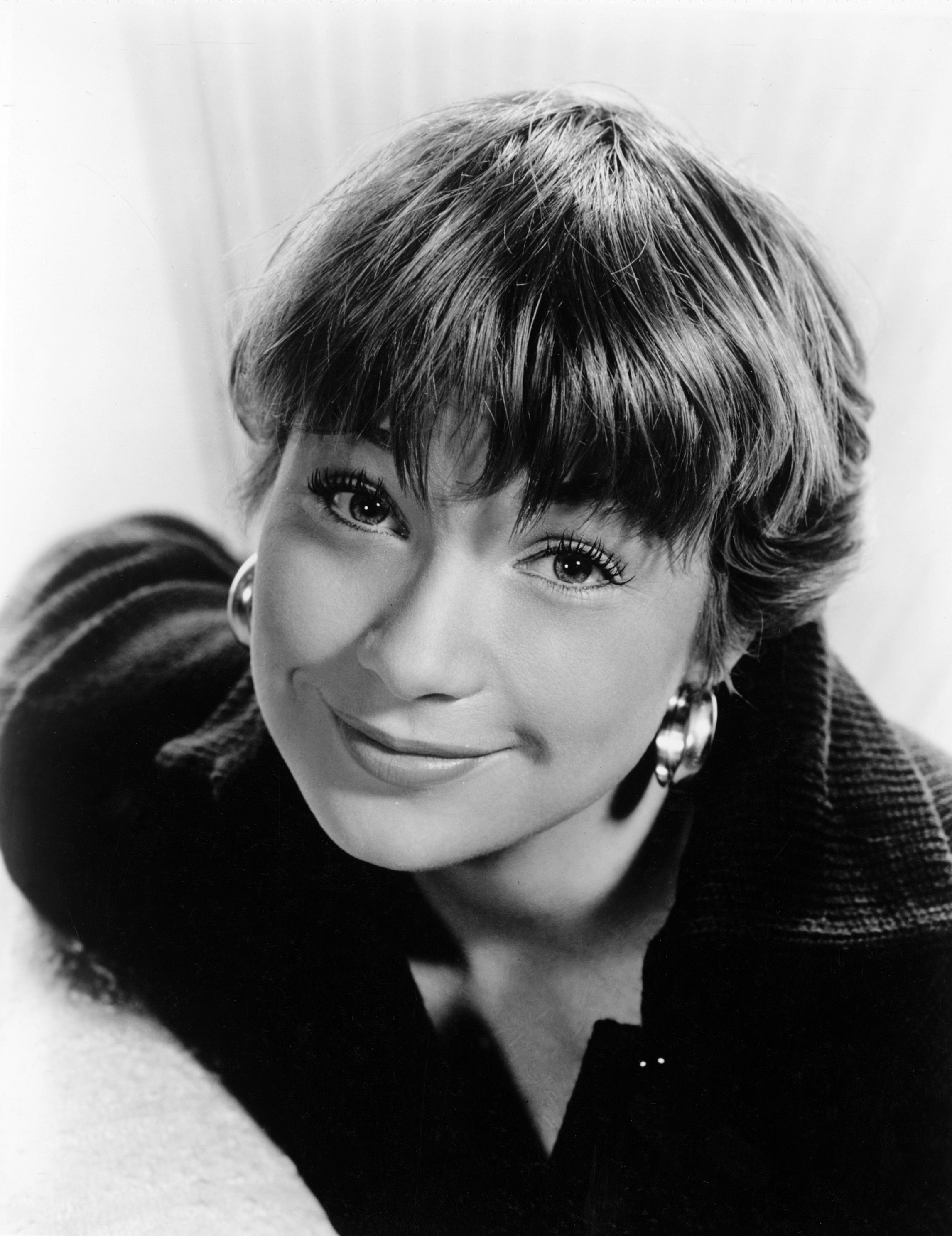 2292x2975 Shirley MacLaine Wallpaper