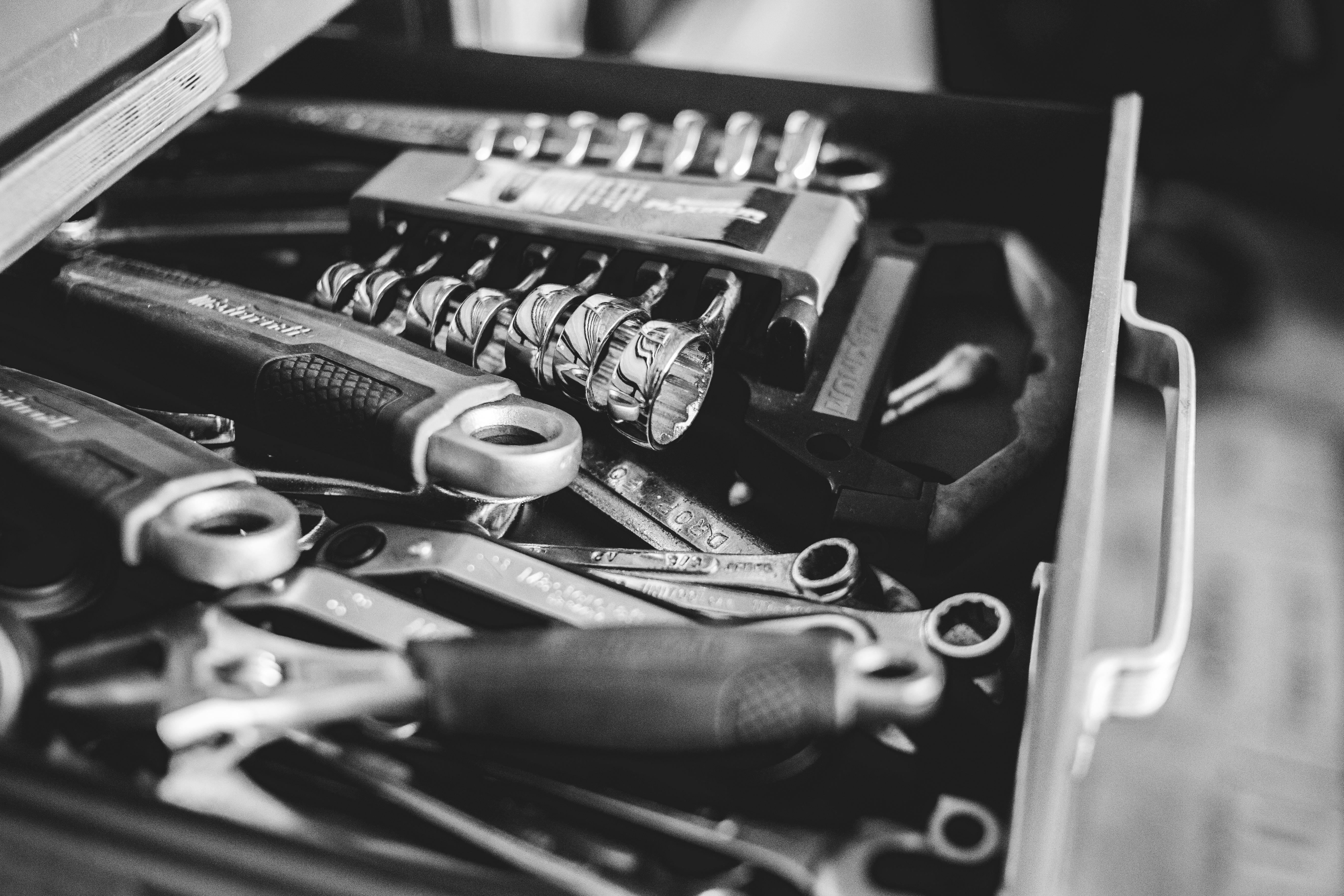 5472x3648 Set of various tools in workshop · Free