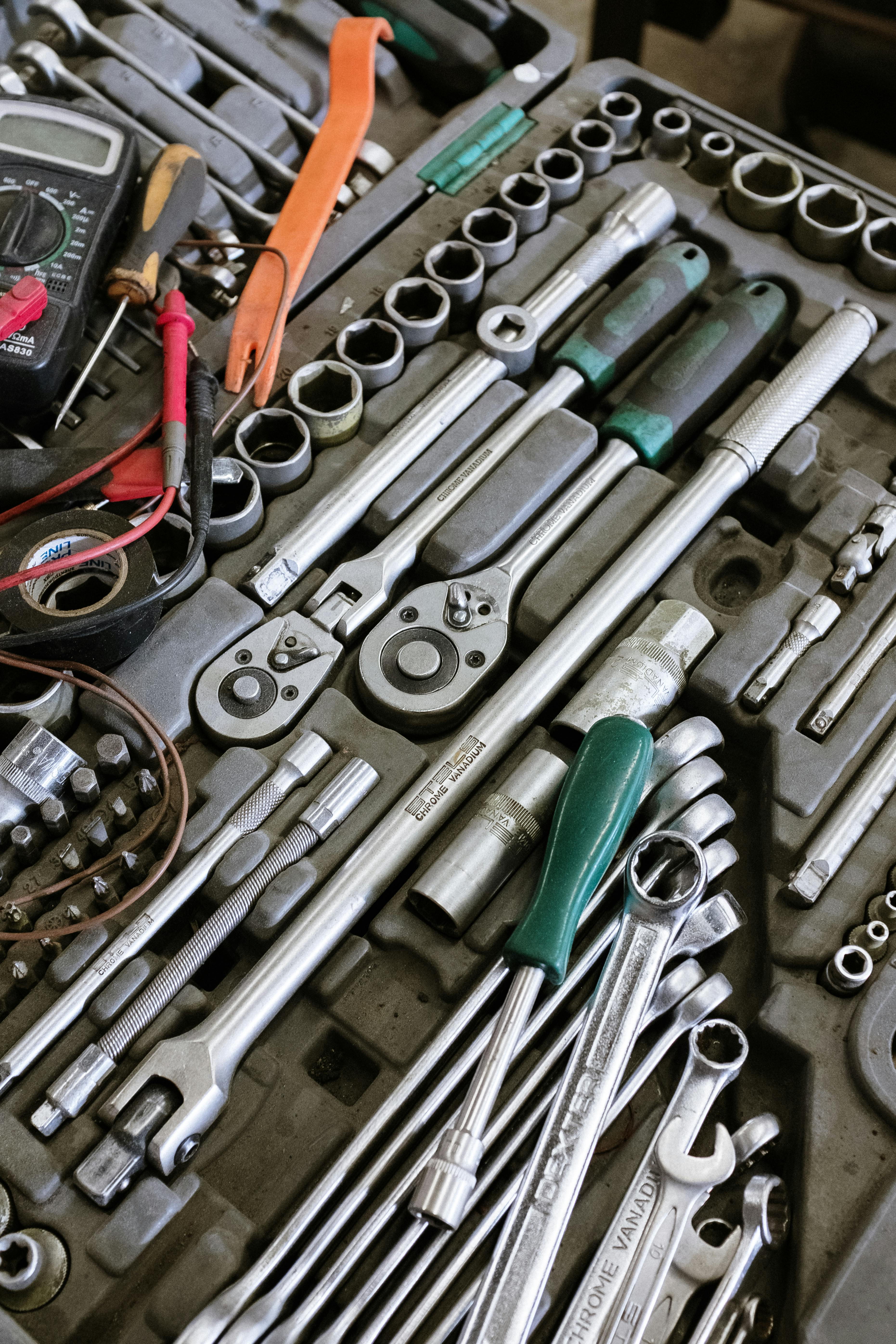 3723x5585 Silver and Green Screw Driver · Free