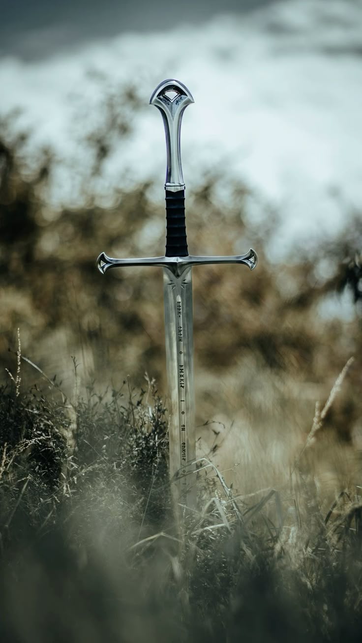 736x1308 Anduril, Aragorns Sword
