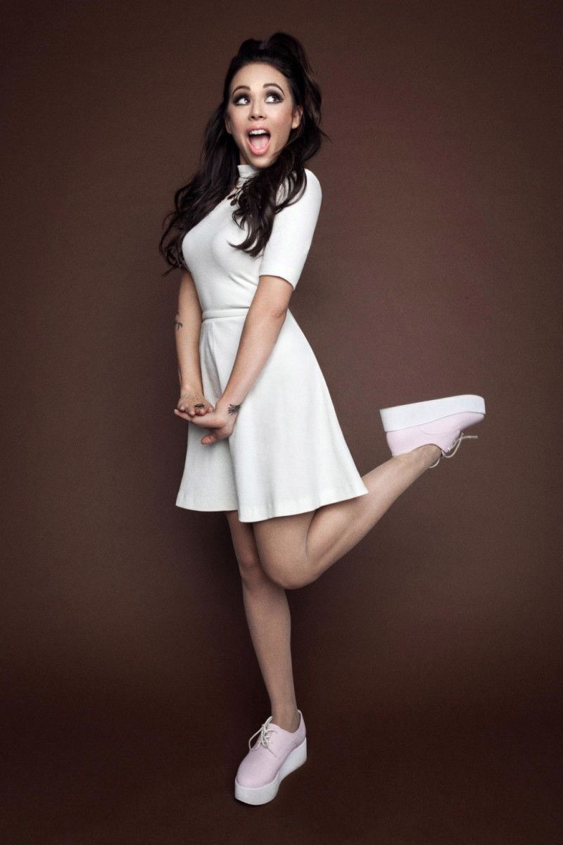 800x1200 Janel Parrish Wallpaper