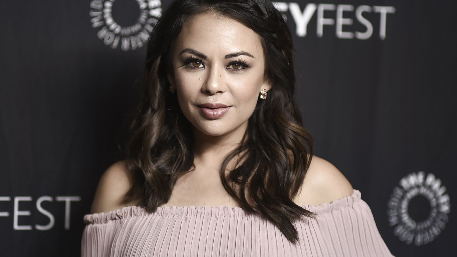 1600x900 Pretty Little Liars' alum Janel Parrish weds in Hawaii