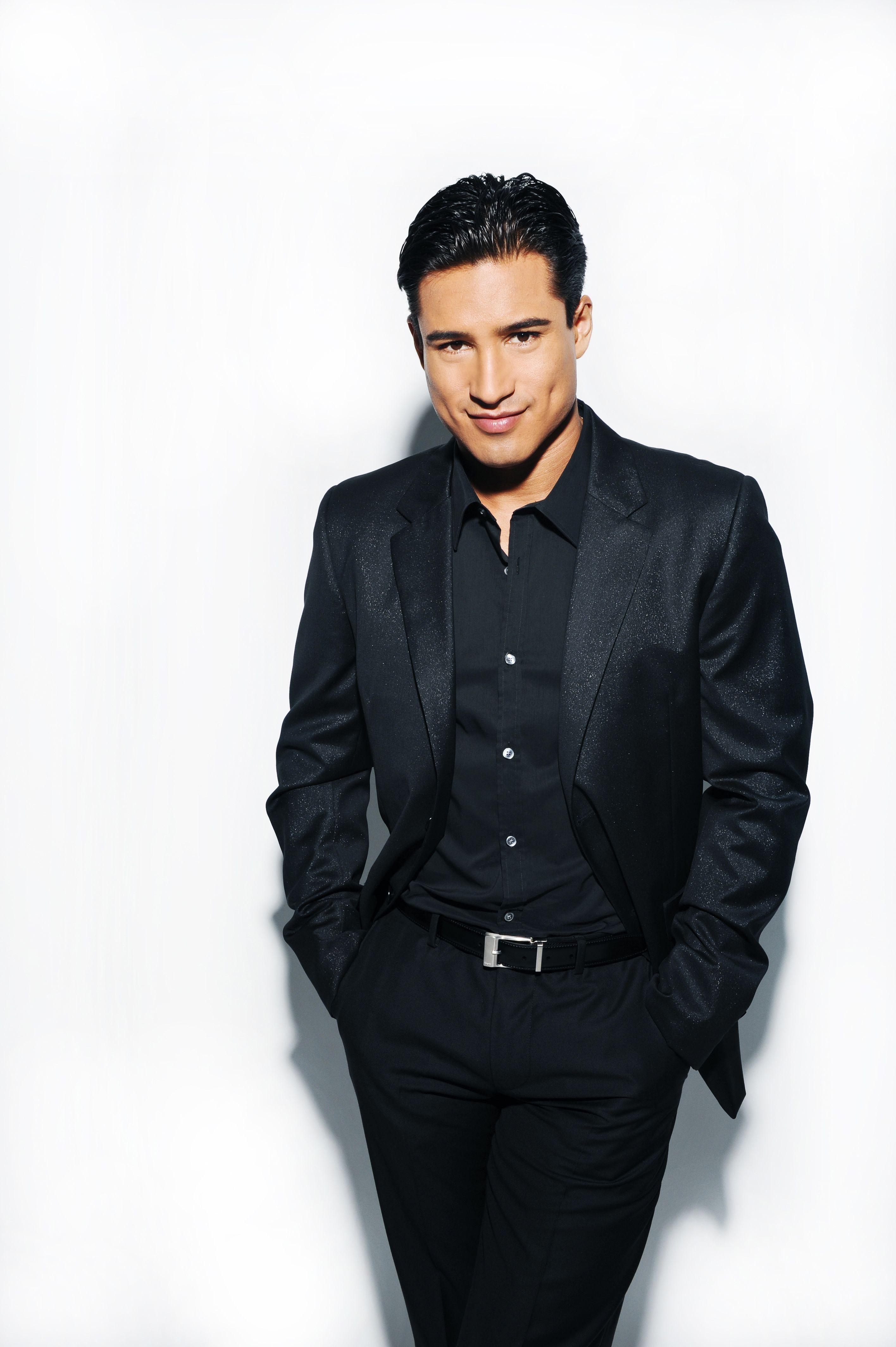2832x4256 Mario Lopez Wallpaper