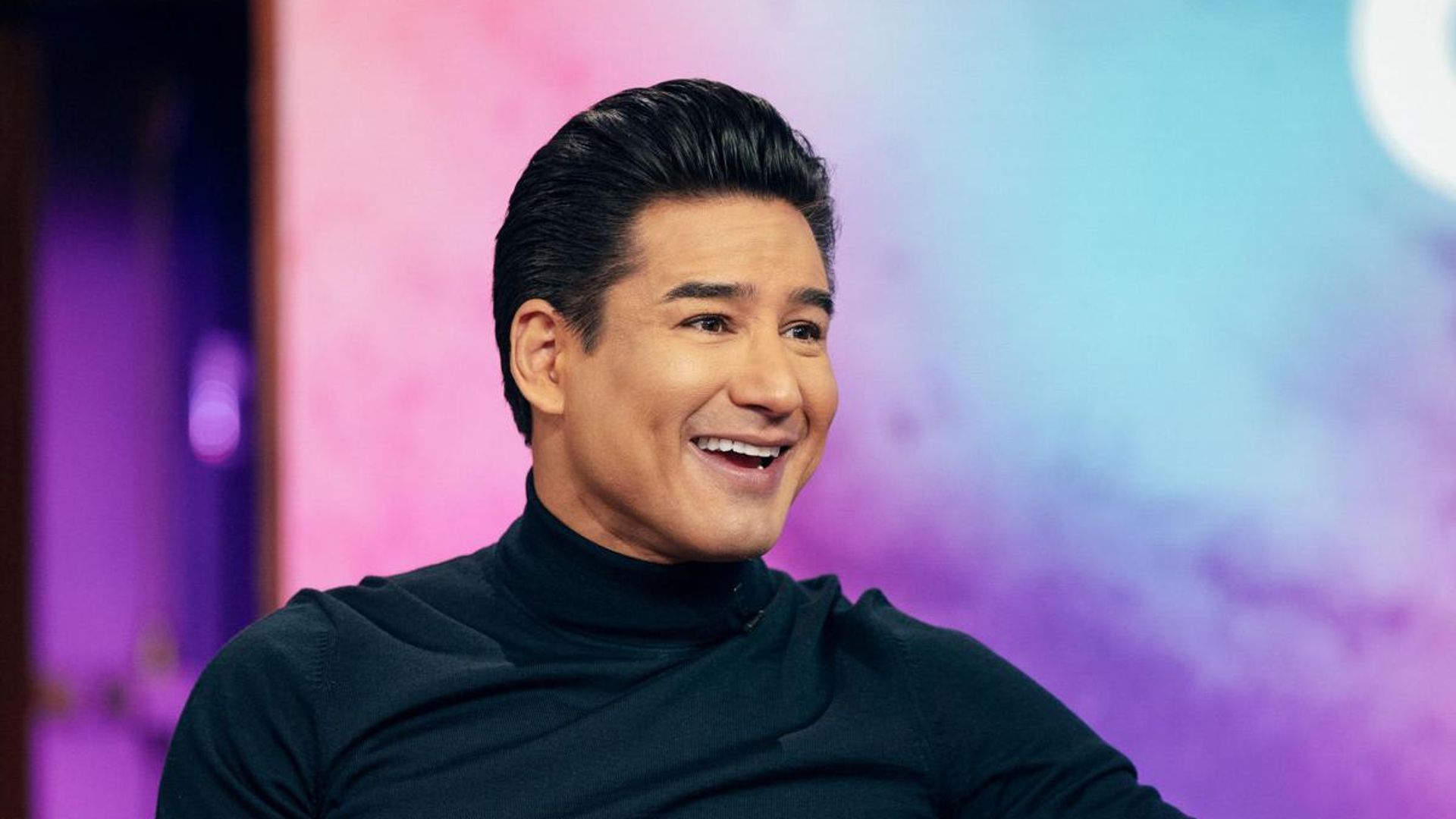 1920x1080 Mario Lopez shows his bruised eye after a combat