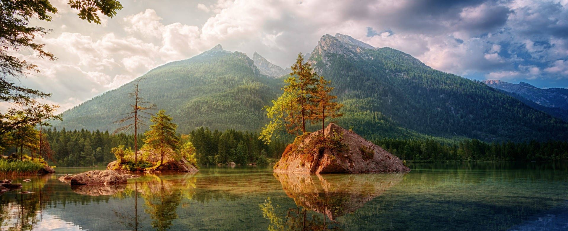 1920x783 Download Vibrant Nature Scene Wallpaper