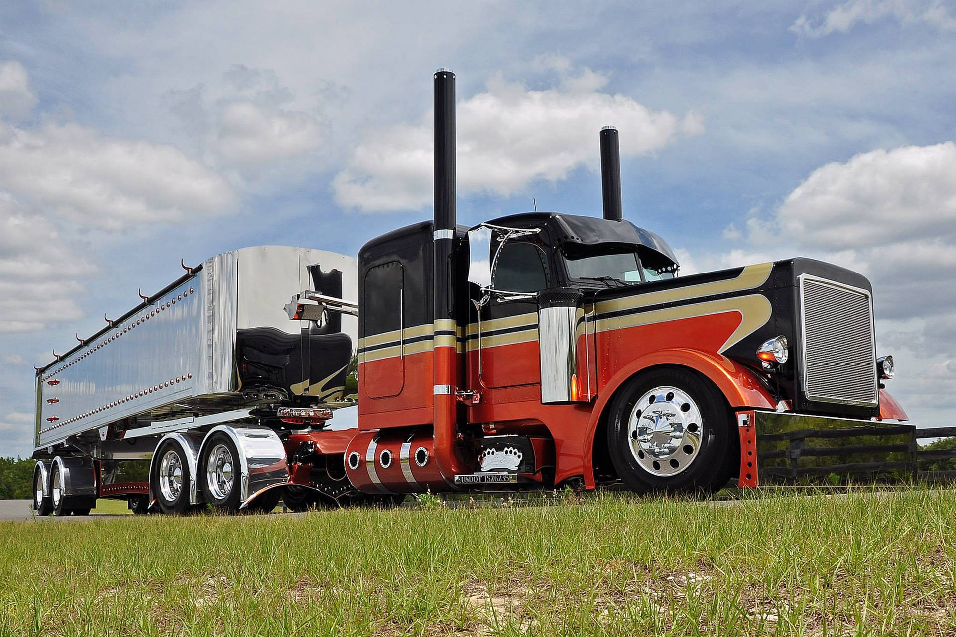 1920x1281 Peterbilt Wallpaper