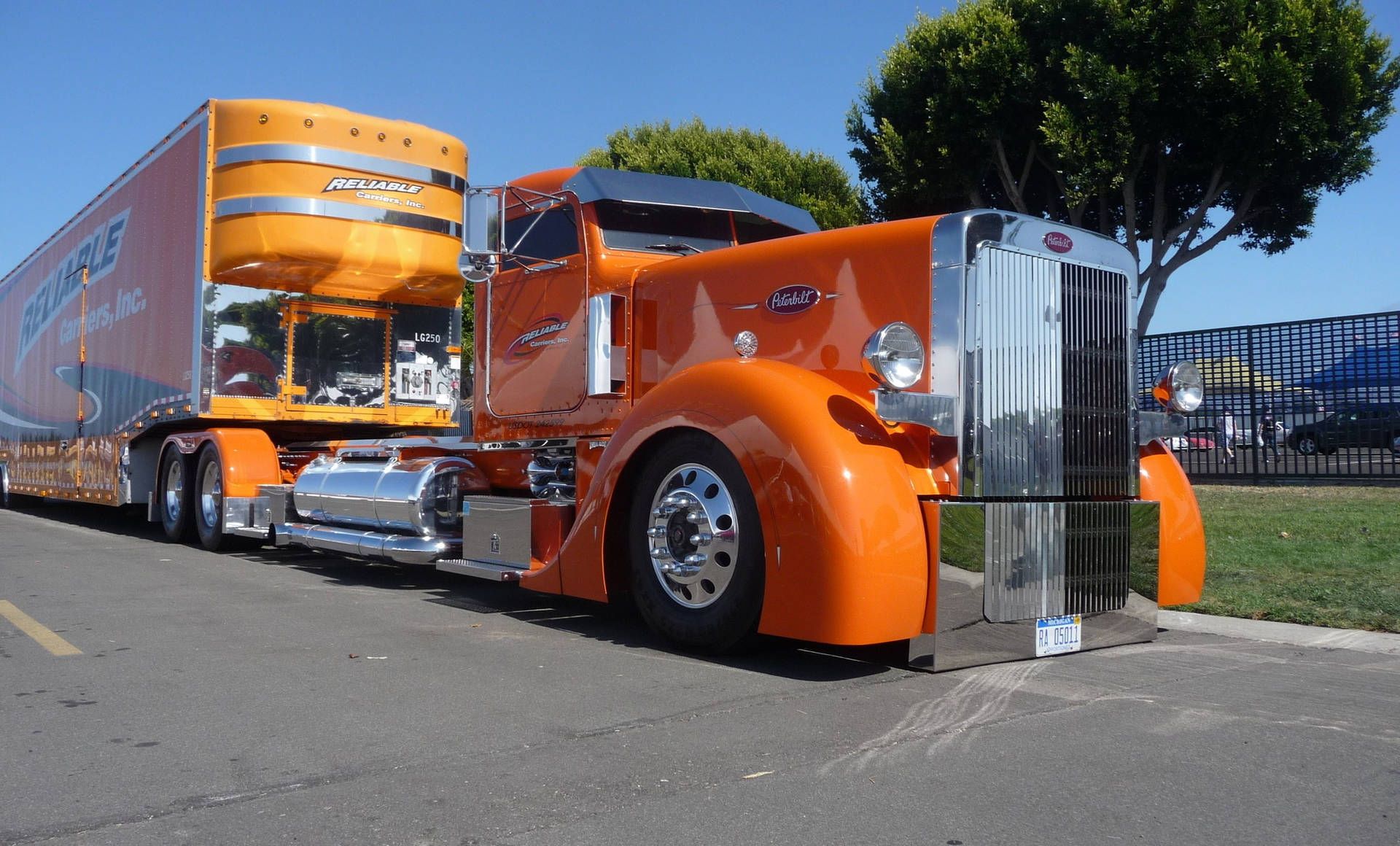 1920x1160 Peterbilt Wallpaper