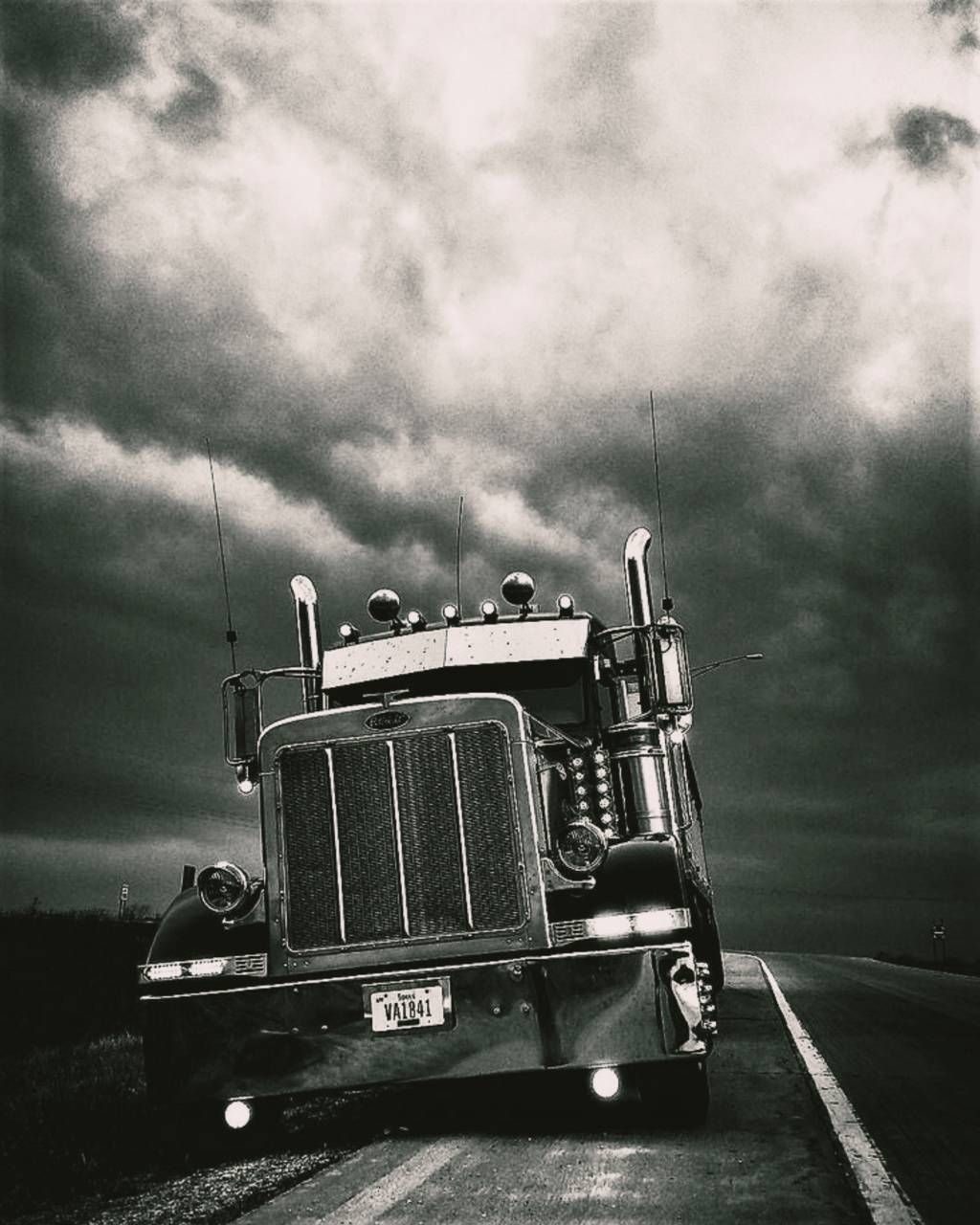 1024x1280 Peterbilt 379 Wallpaper