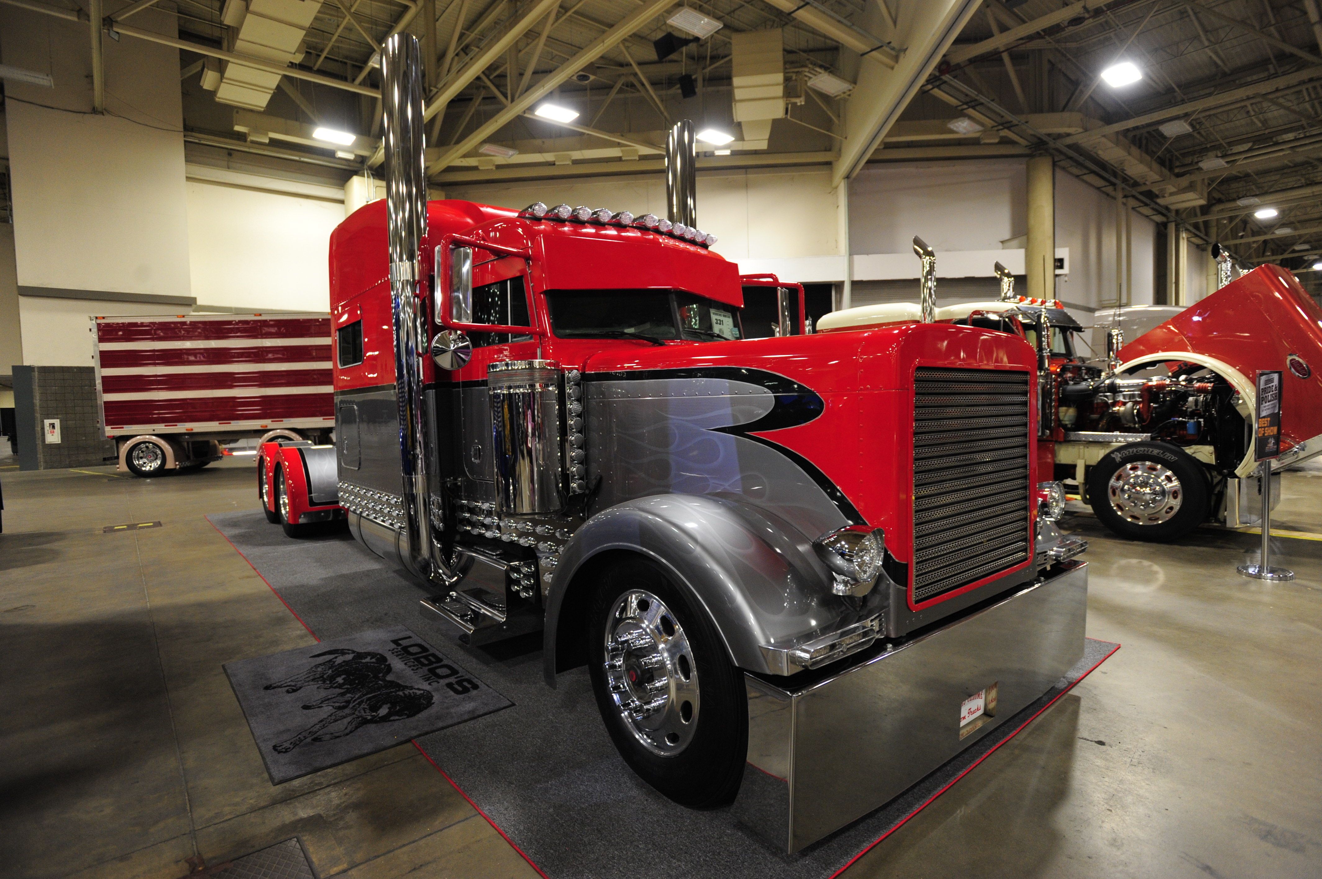 4256x2832 Peterbilt Powerhouse: Stunning 4K Ultra HD Truck Wallpaperx2832