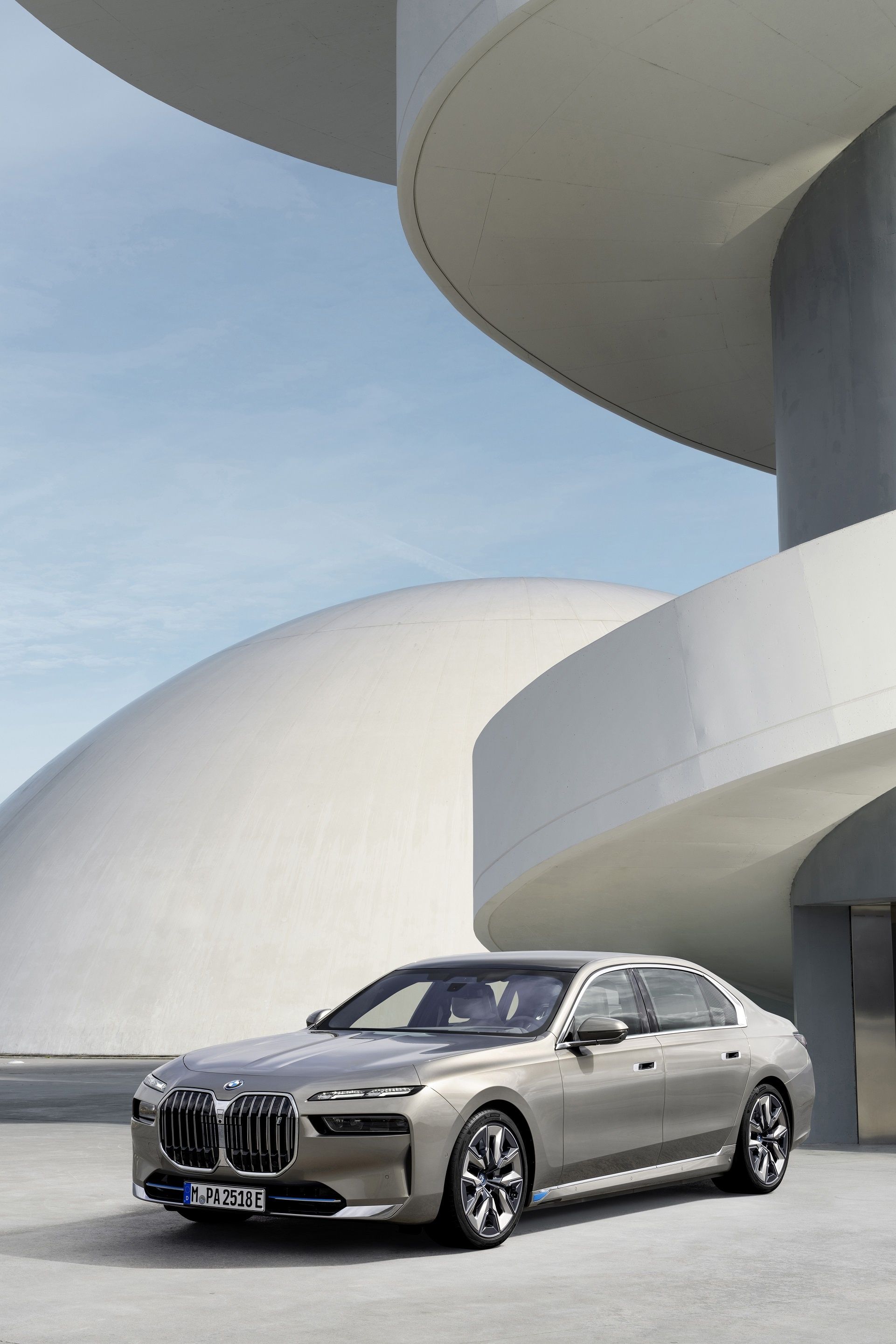 1921x2881 BMW 7 Series Wallpaper