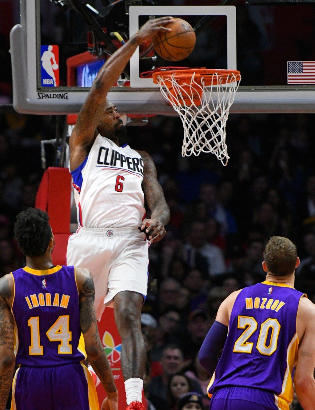 1024x1333 DeAndre Jordan opens floor for Clippers