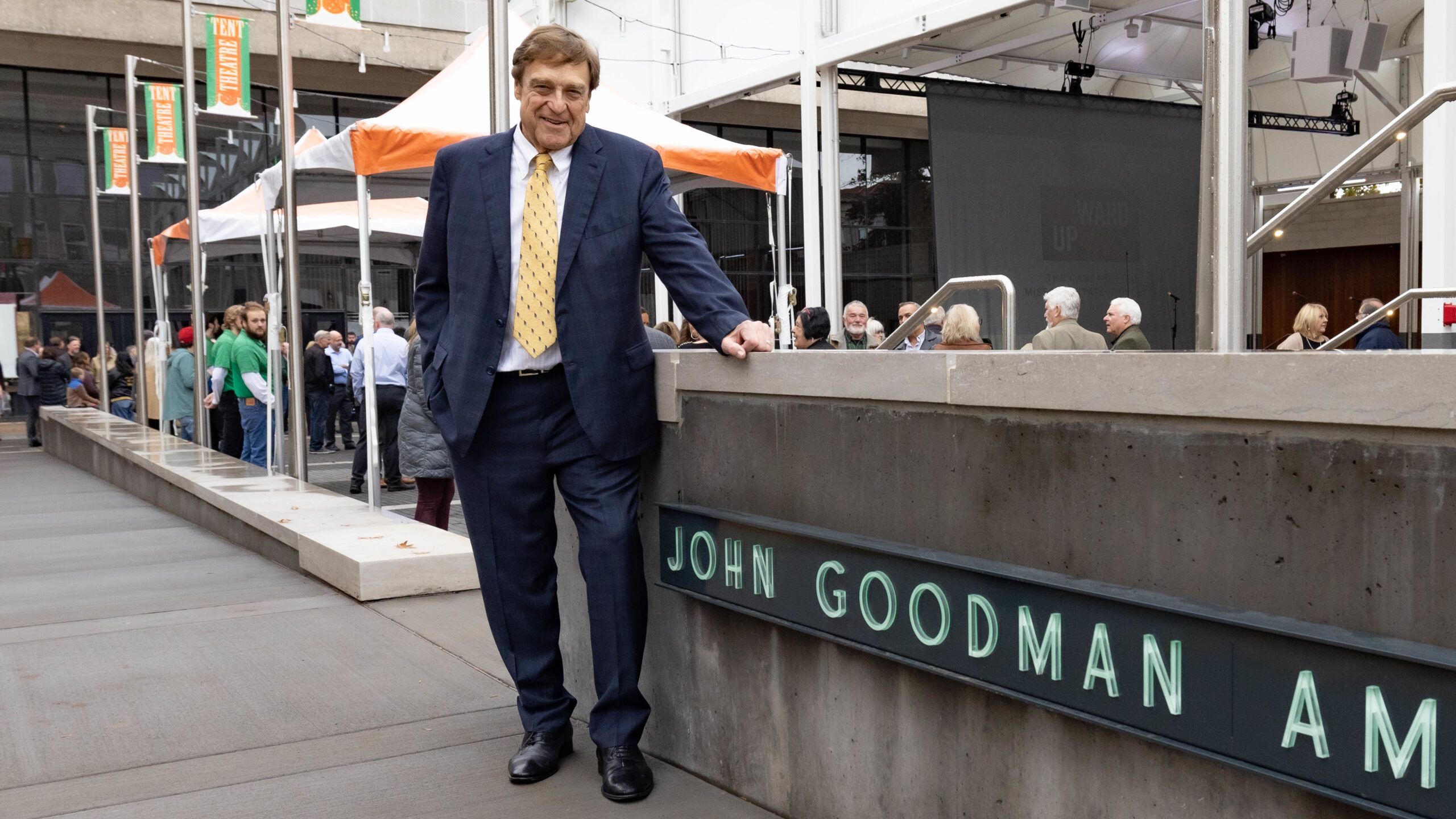 2560x1440 John Goodman to receive Bronze Bear award State University