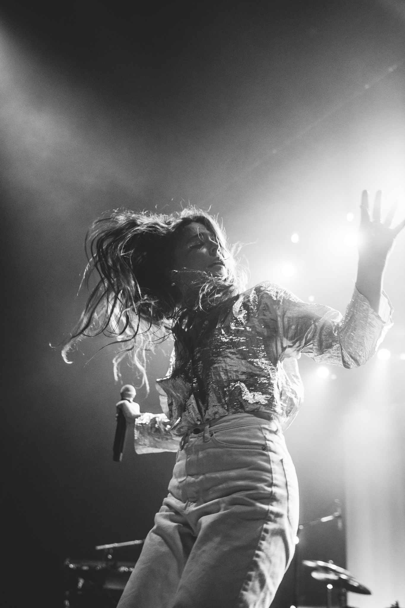 1365x2048 Maggie Rogers Wallpaper
