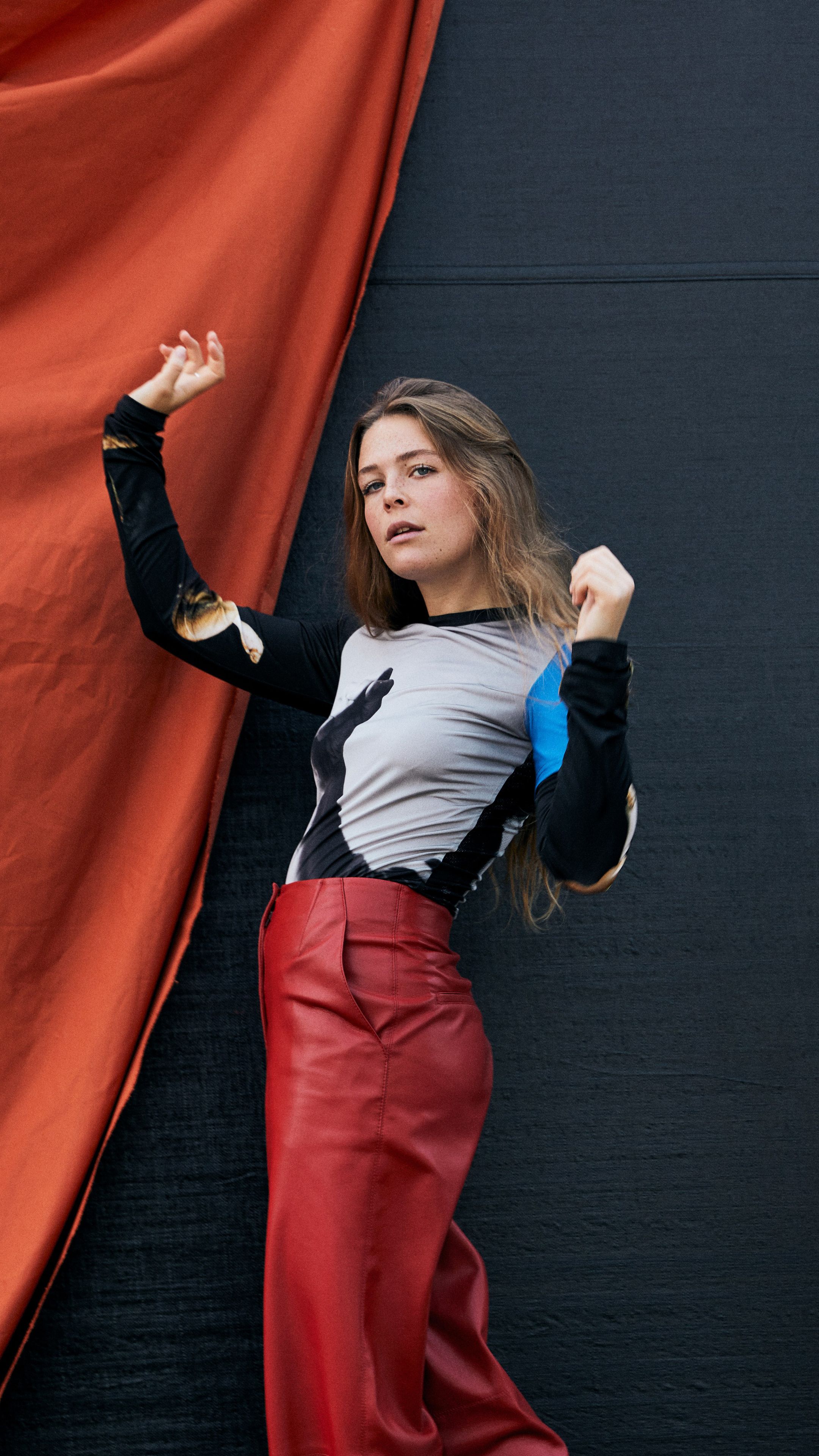 2160x3840 Maggie Rogers Wallpaper
