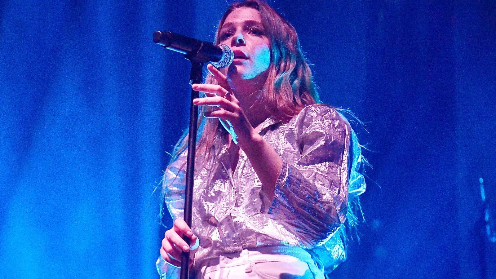 1600x900 Maggie Rogers loves Taylor Swift