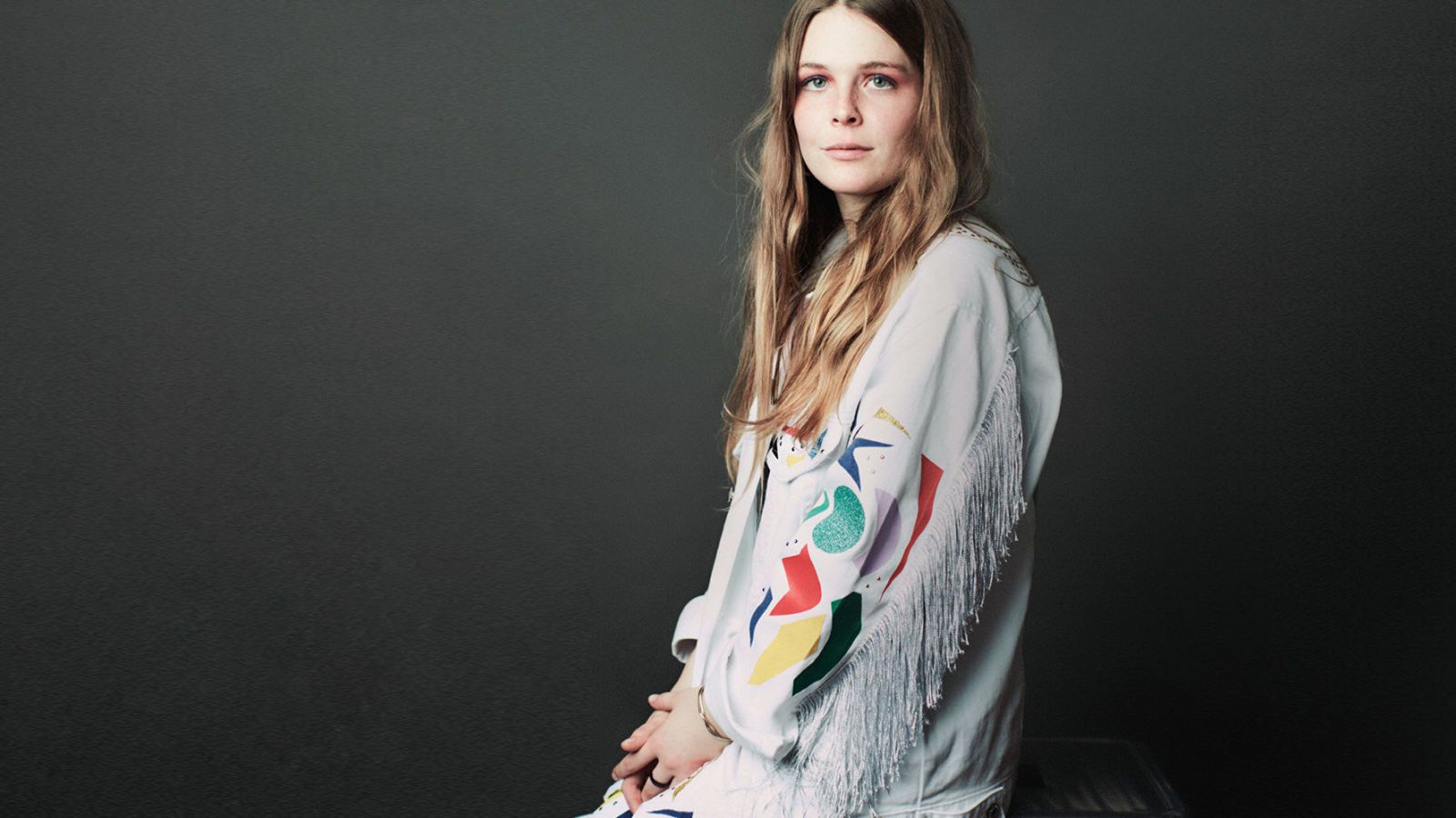 1600x900 Maggie Rogers Interview ELLE Intern to Viral Pop Sensation