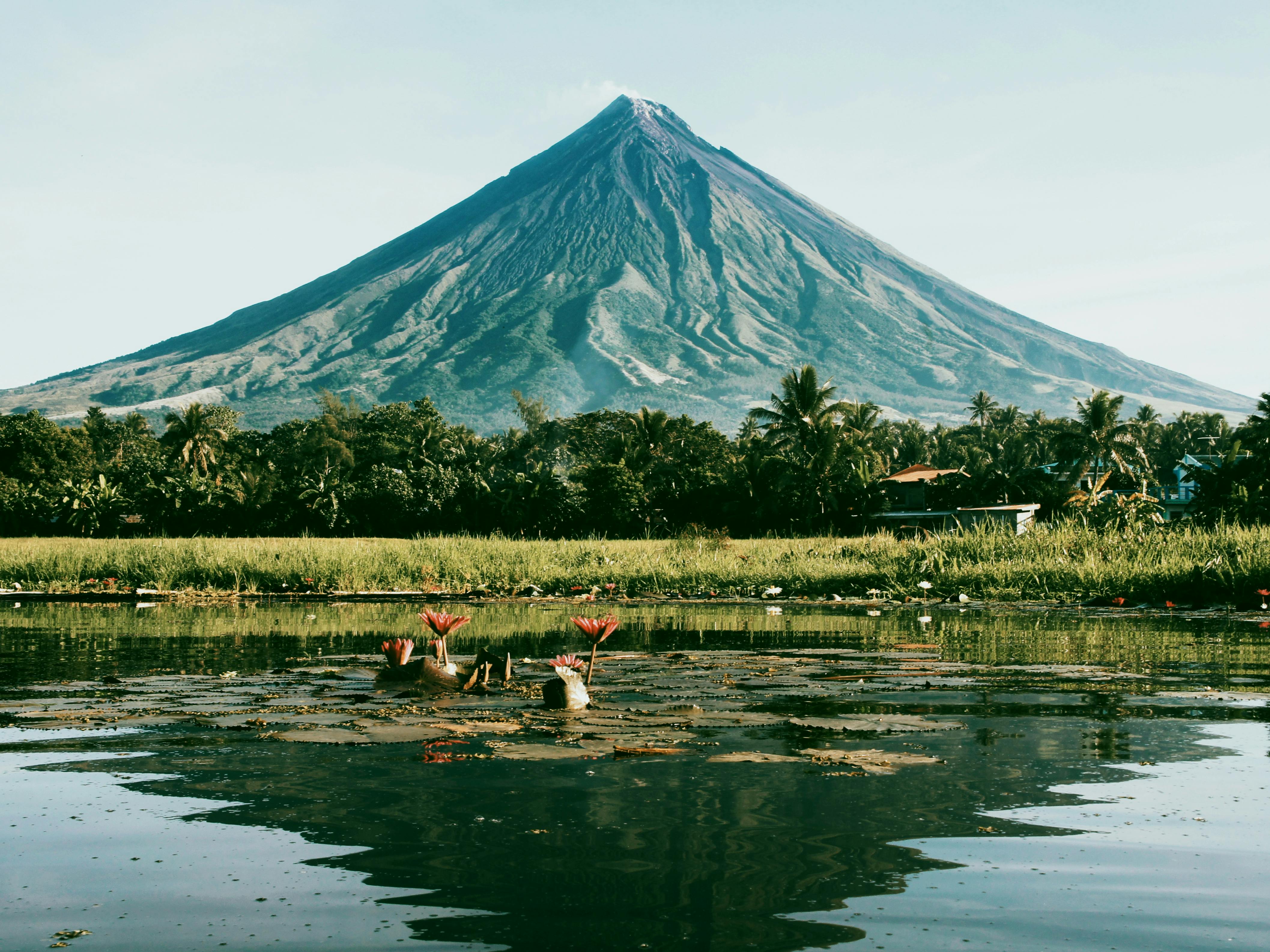 4229x3172 Mayon Volcano in Bicol, Philippines · Free