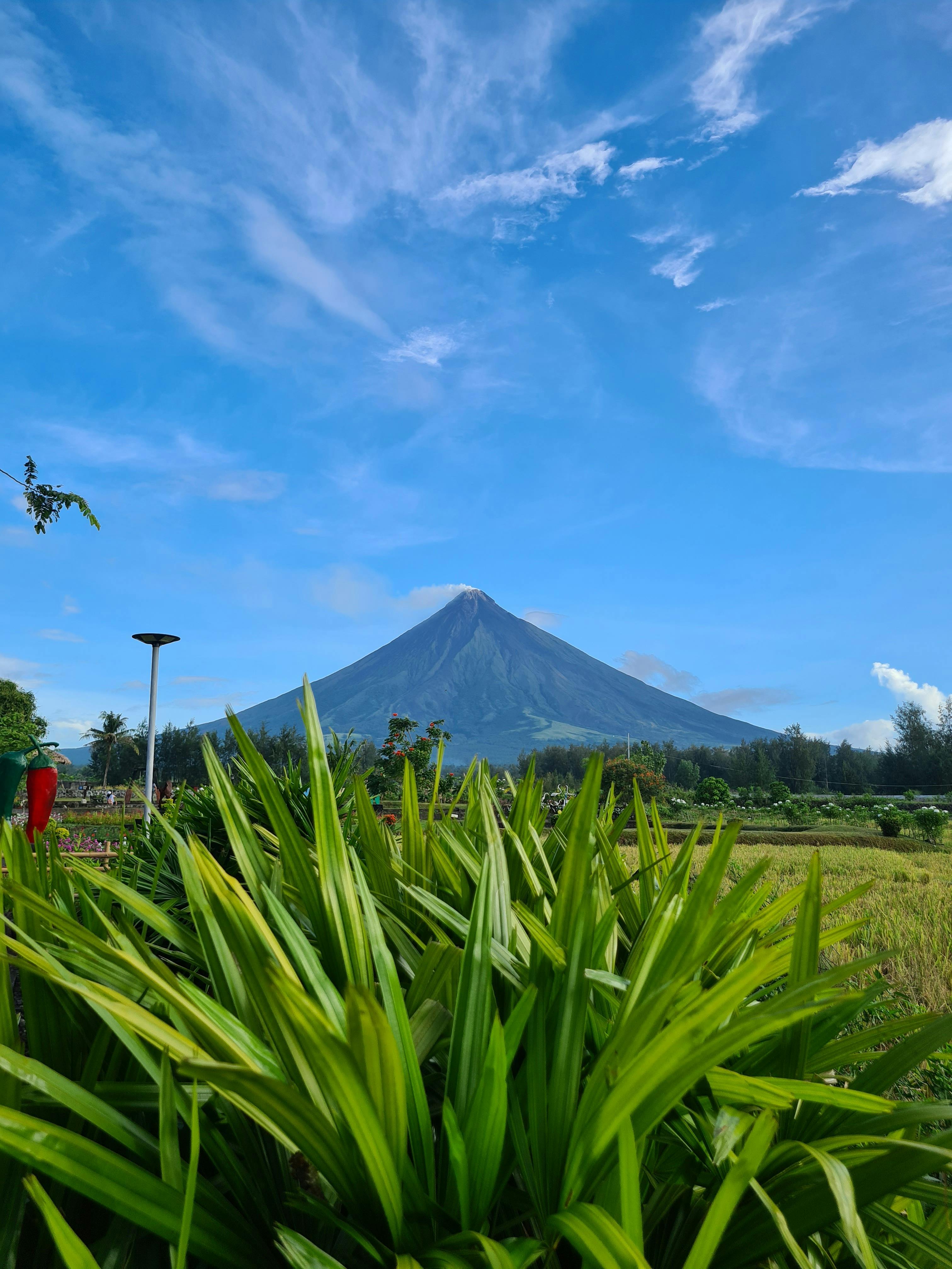 3024x4032 Majestic View of Mayon Volcano from Bicol · Free