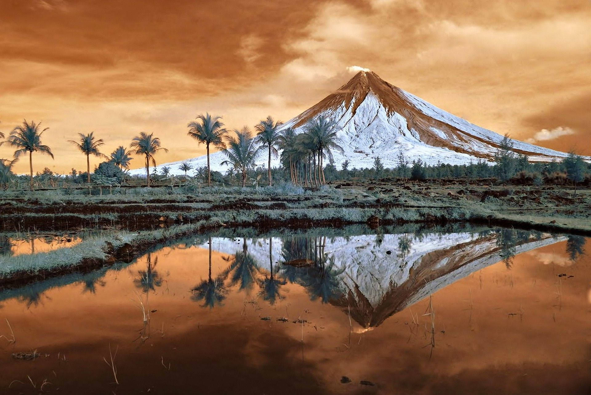 1920x1285 Download Majestic Mayon Volcano in Albay, Bicol, Philippines Wallpaper