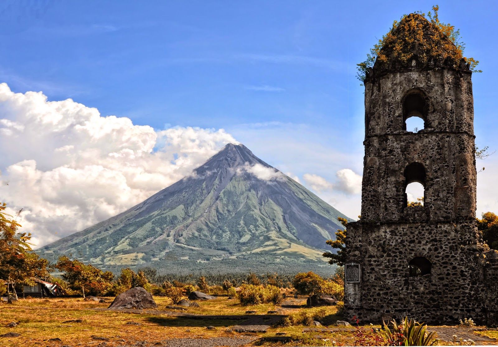 1600x1116 Bicol Region Tourist Spot