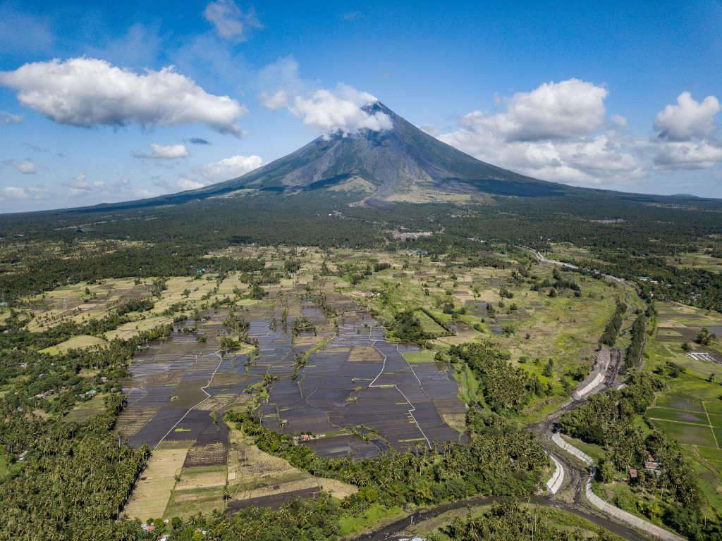 1024x768 Volcanoes and Tropical Islands: Drone Picture From Bicol in the Philippines