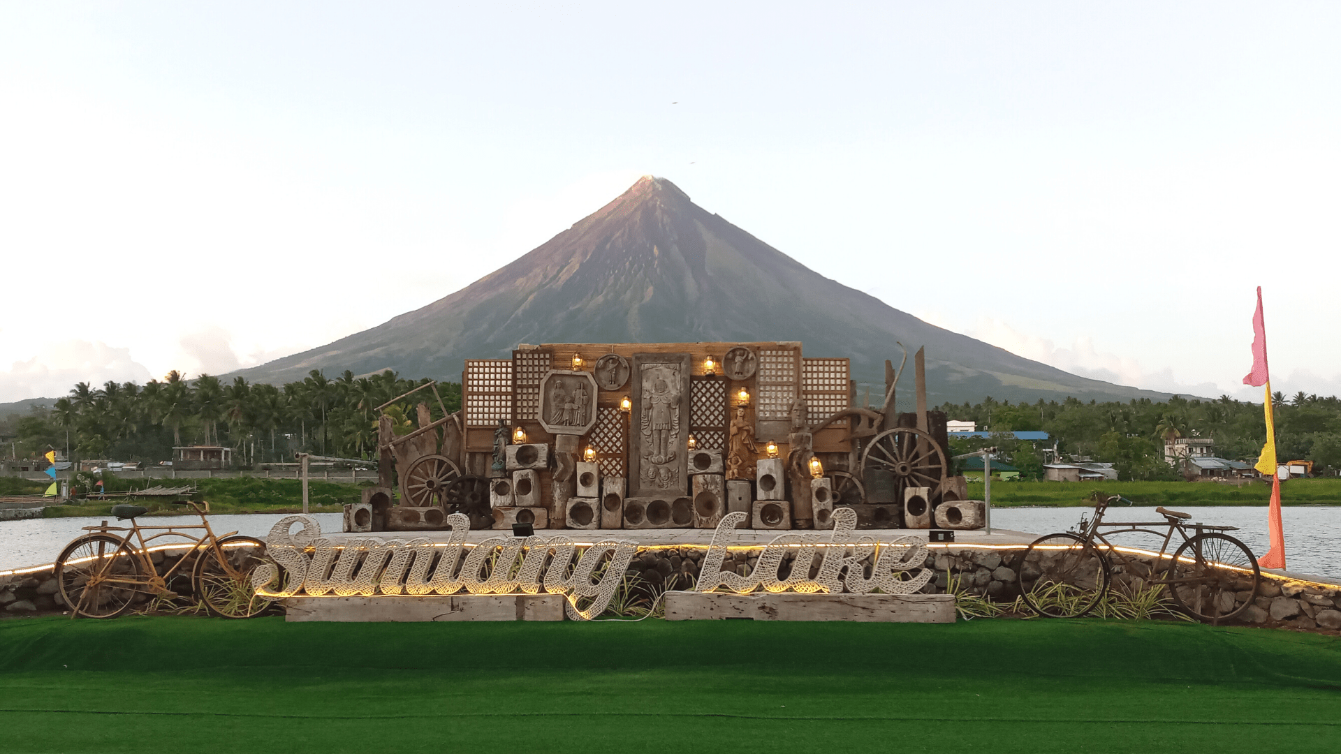 1920x1080 Bicol Philippines: Sumlang Lake Express with Cagsawa Ruins