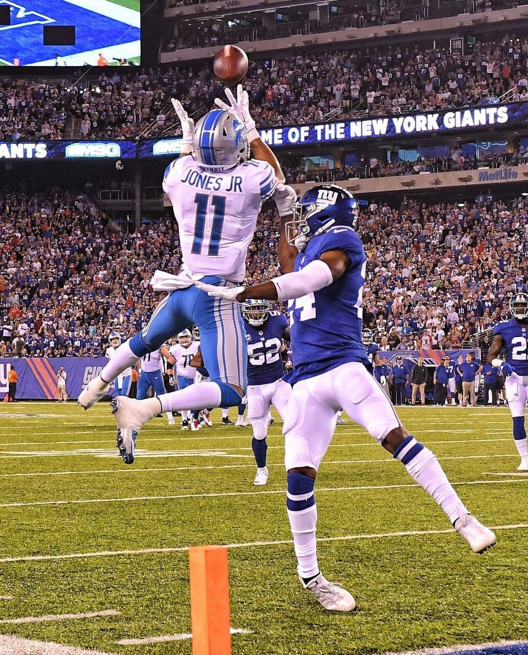 1080x1339 NFL Catches Wallpaper