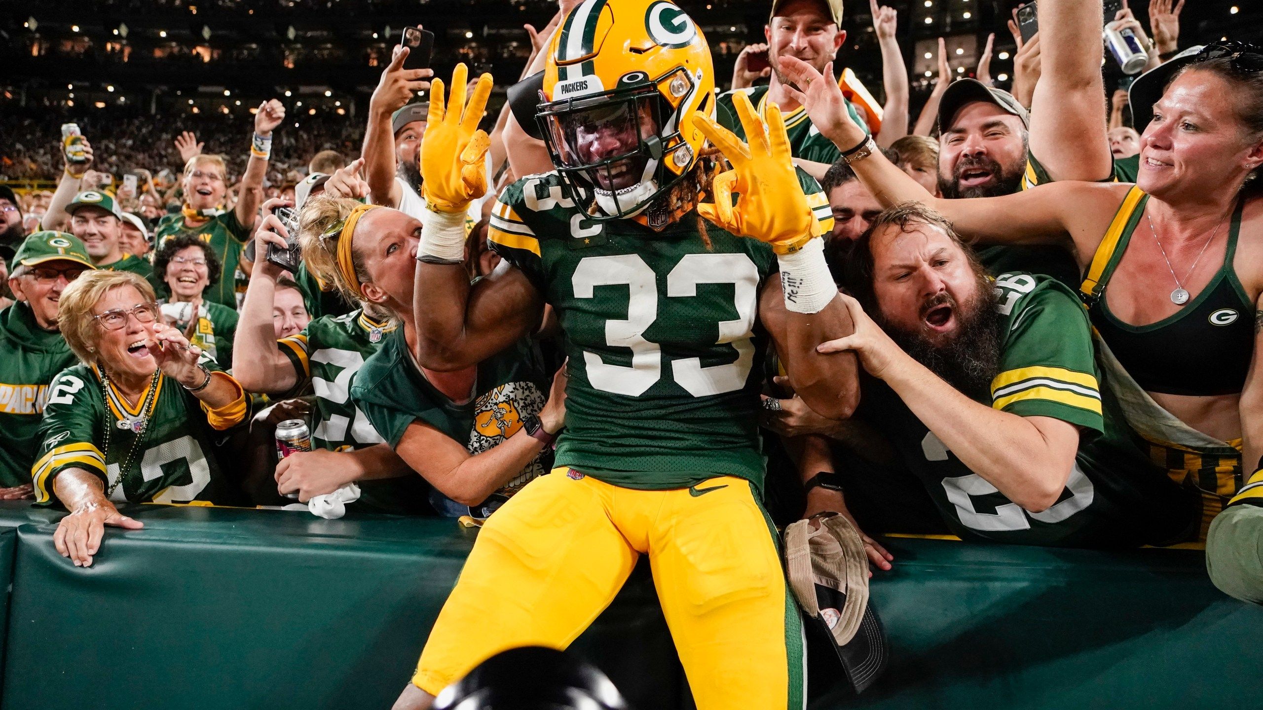 2560x1440 Packers running back Aaron Jones nominated for FedEx Ground NFL Player of the Week
