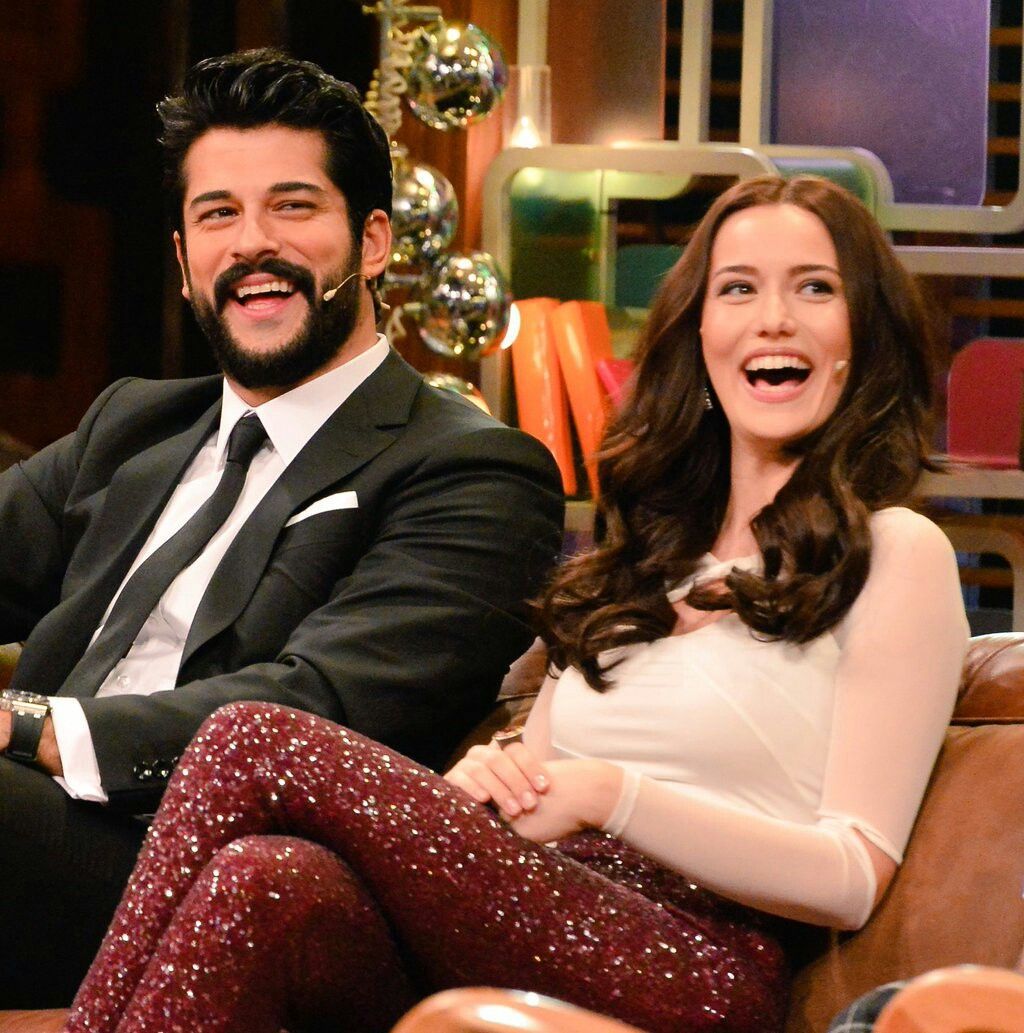1024x1033 Fahriye Evcen Özçivit Wallpaper