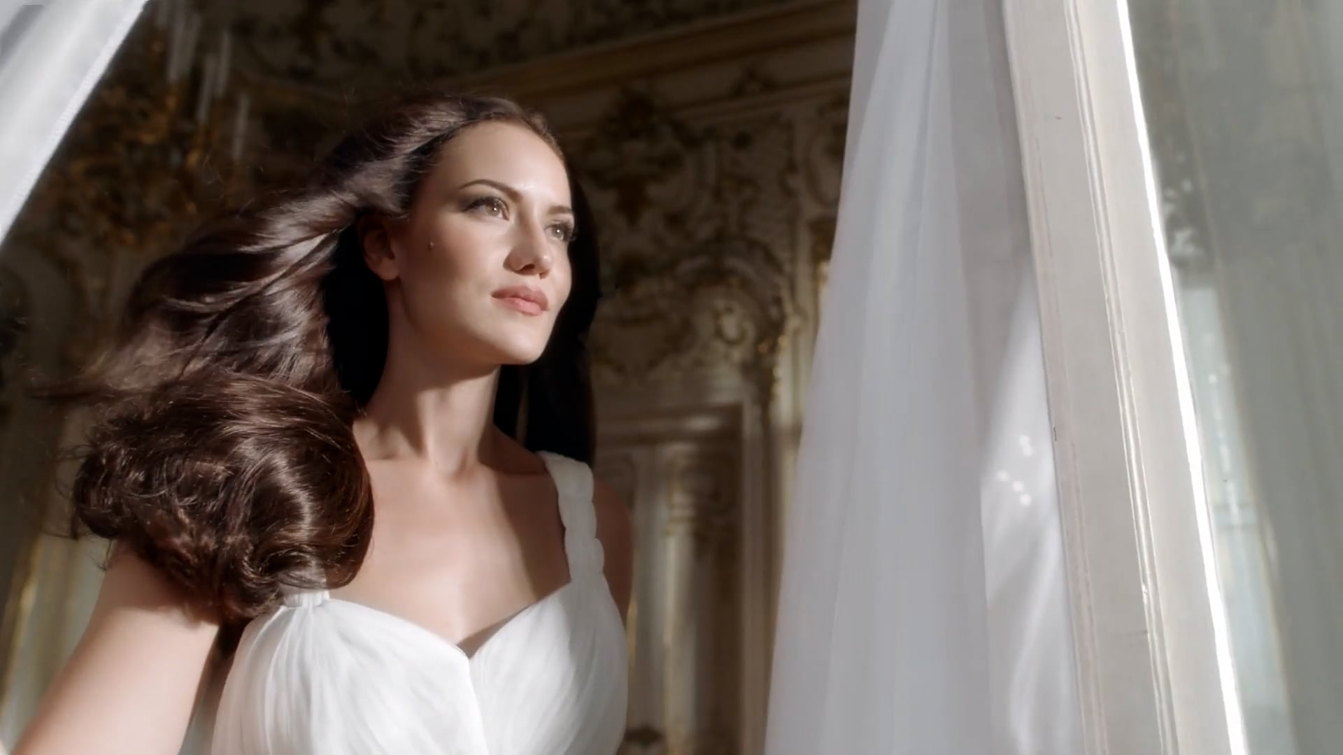 1920x1080 'Fahriye Evcen''Oréal Elseve (music video)