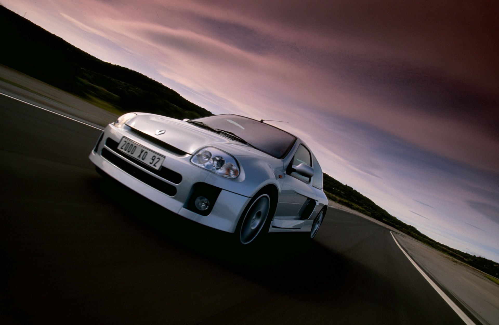 1920x1254 Renault Clio V6: The Mid Engined, Rear Wheel Drive Super Hatch Turns 20