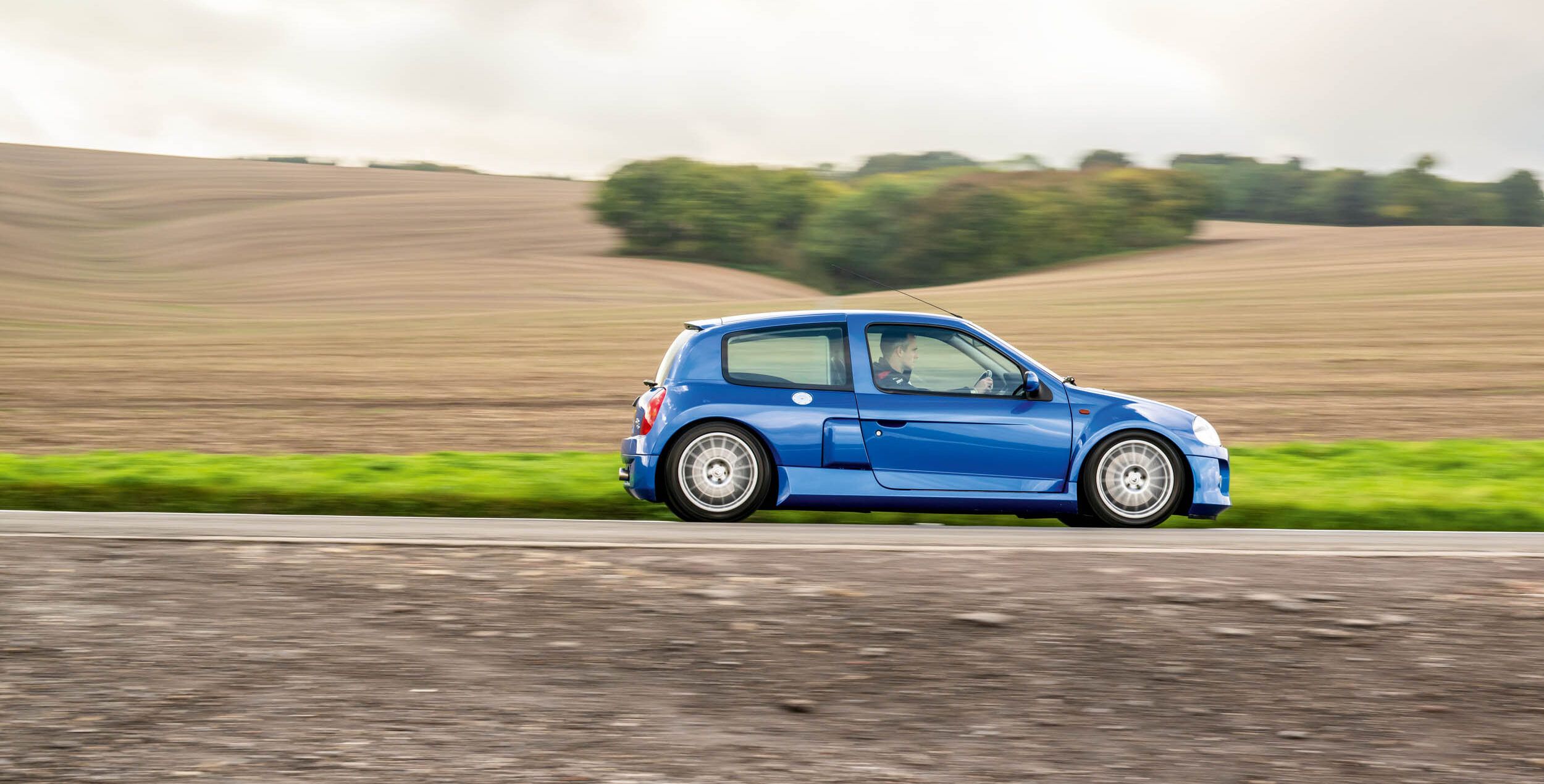 2500x1270 Tom Walkinshaw's Renault Clio V6
