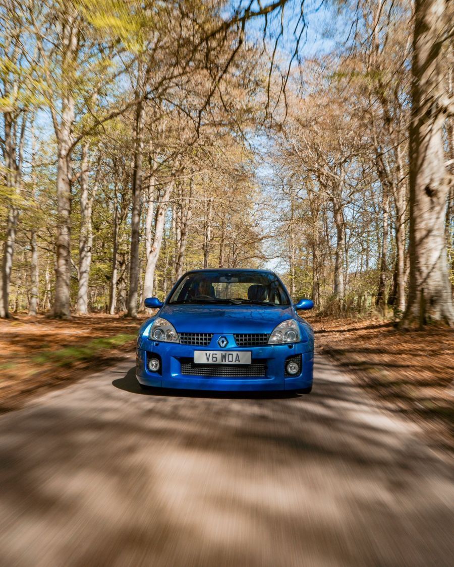 900x1125 Renault Clio V6 Motor Museum