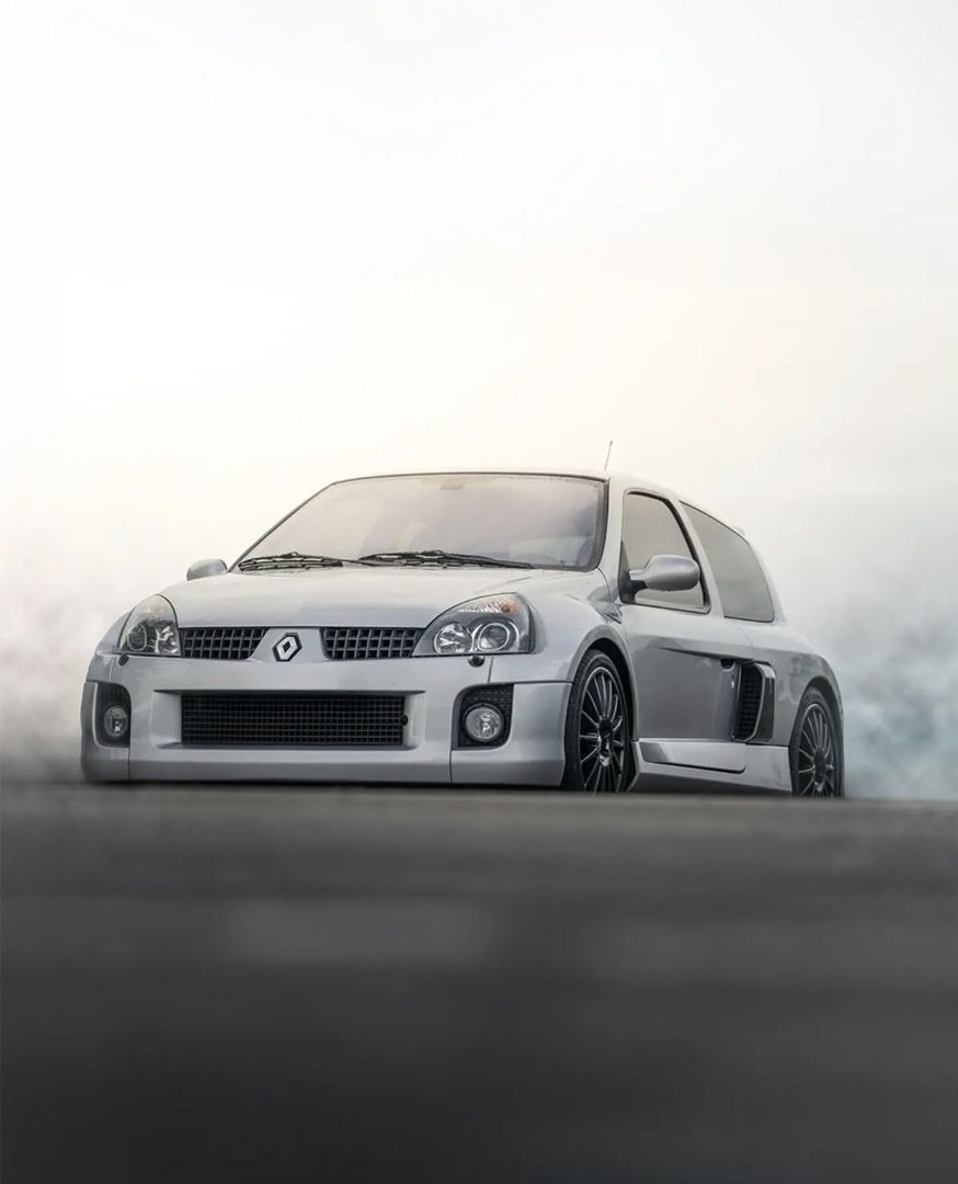 874x1080 ECR Clio Renaultsport V6 255 details