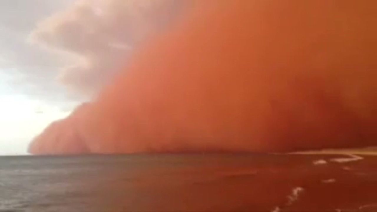 1280x720 Mammoth dust storm sweeps Australia