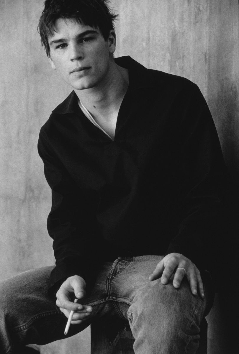 810x1200 Josh Hartnett Wallpaper