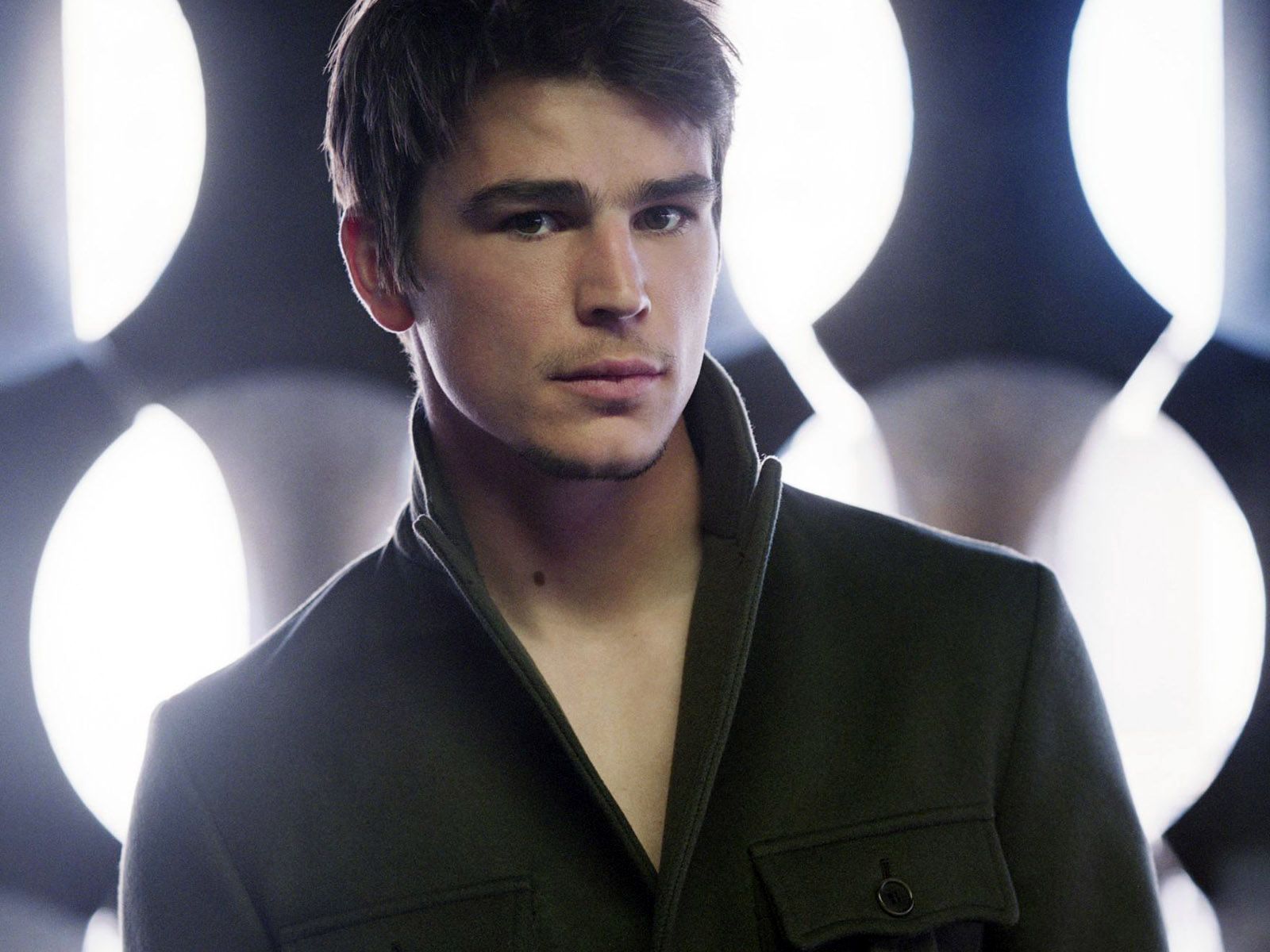 1600x1200 Josh Hartnett Phone Wallpaper: Free 4K & HD Downloads