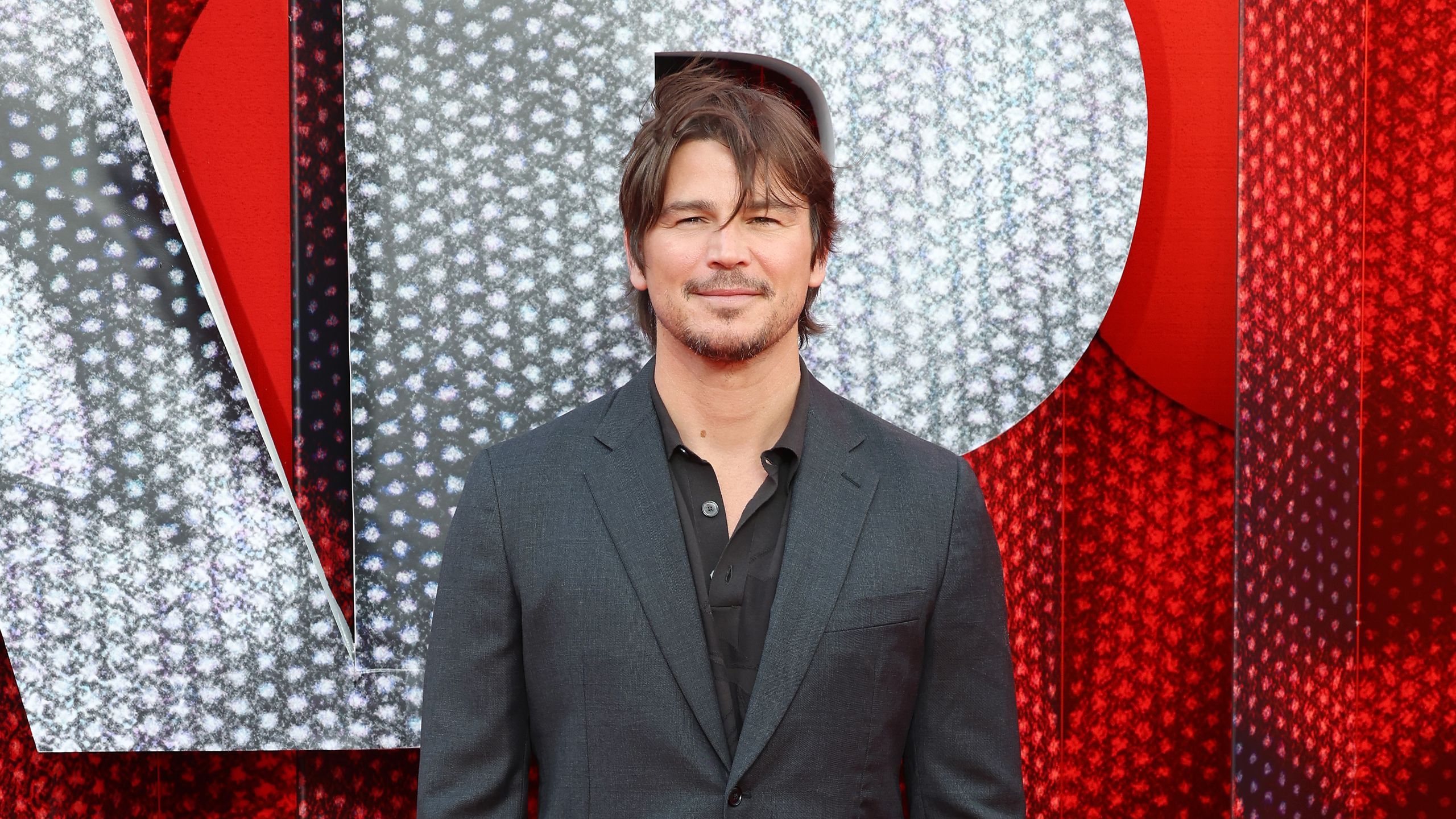 2560x1440 After 20 years, Josh Hartnett's teen heartthrob hair still bangs