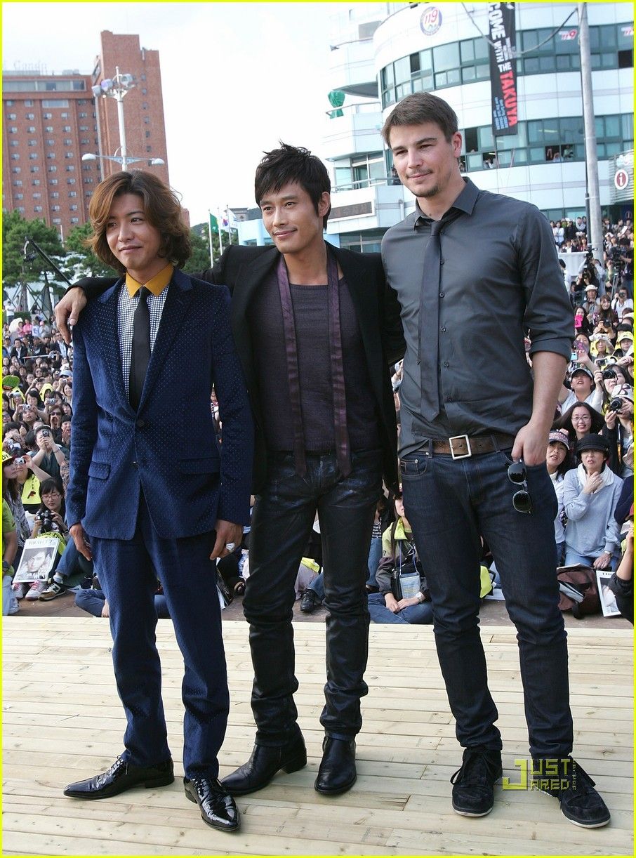 906x1222 Josh Hartnett Comes With The Rain: Photo 2278021. Josh Hartnett Photo. Just Jared: Entertainment News