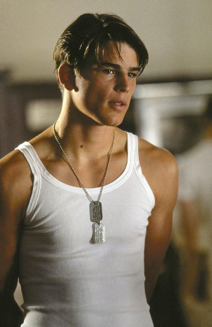 728x1121 After 20 years, Josh Hartnett's teen heartthrob hair still bangs
